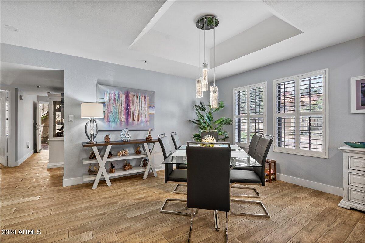 8300 E Vía De Ventura Boulevard, 1015