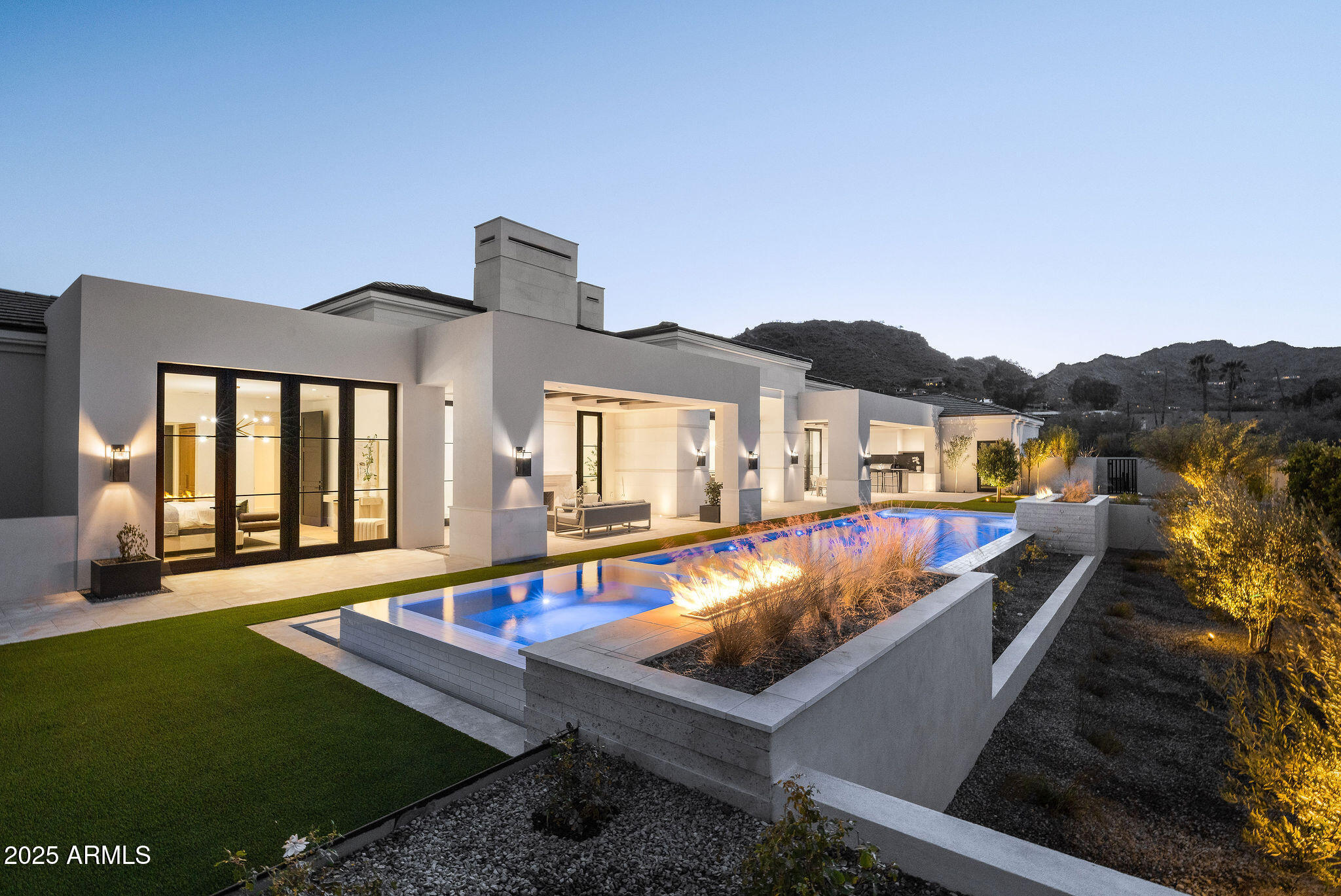 6512 E HUMMINGBIRD Lane