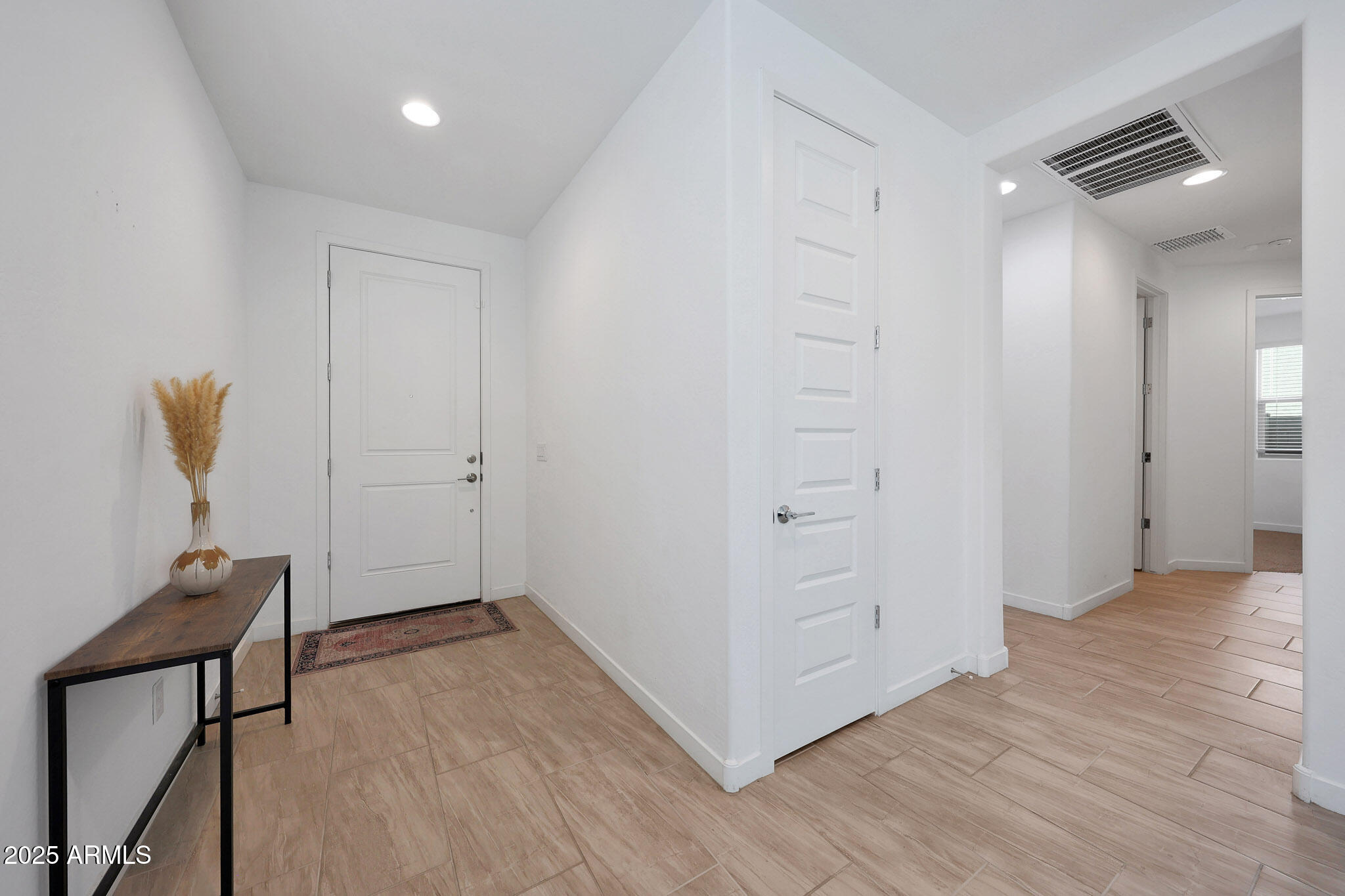 98 E LEO Place