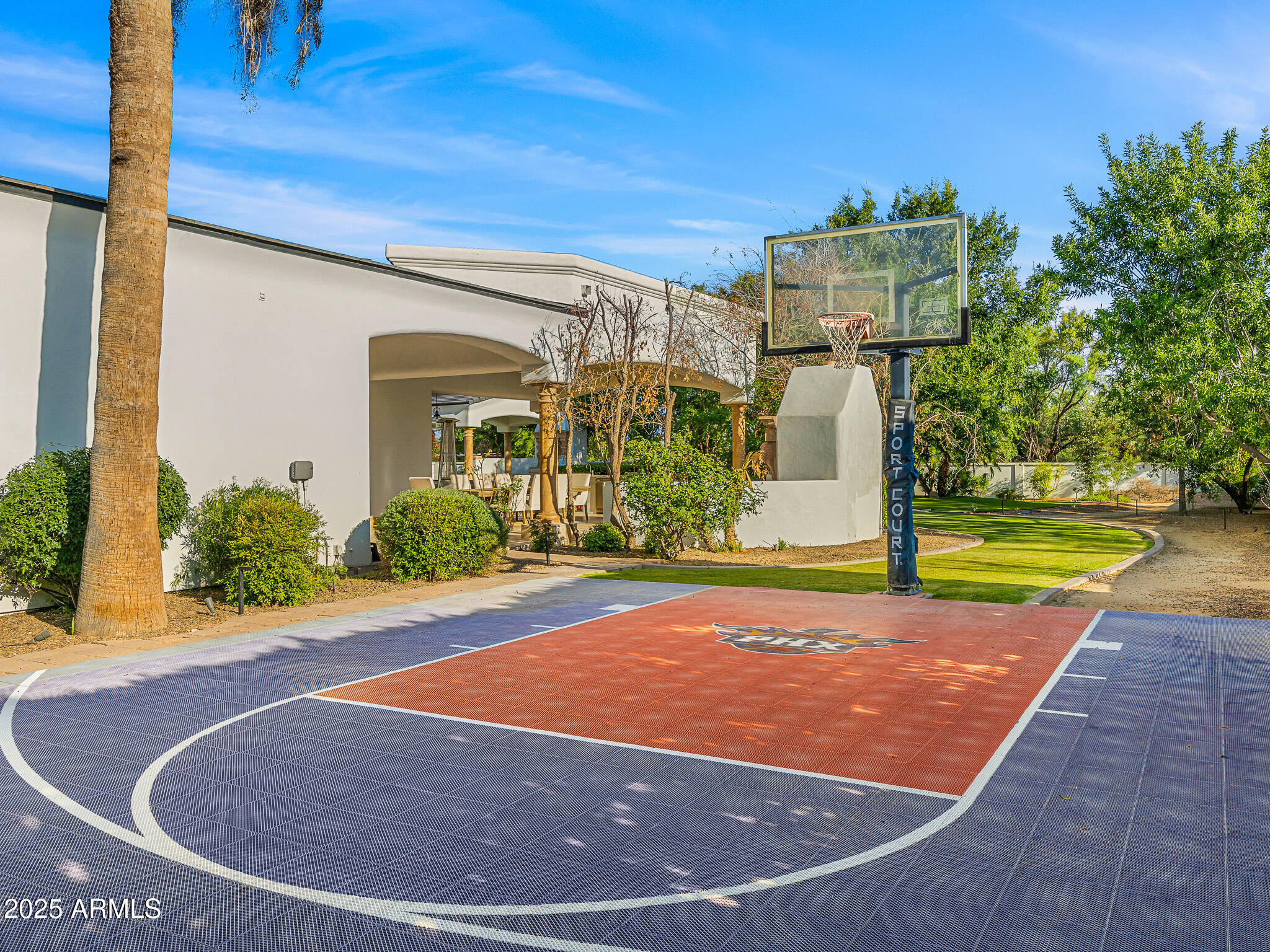 6809 E DOUBLETREE RANCH Road