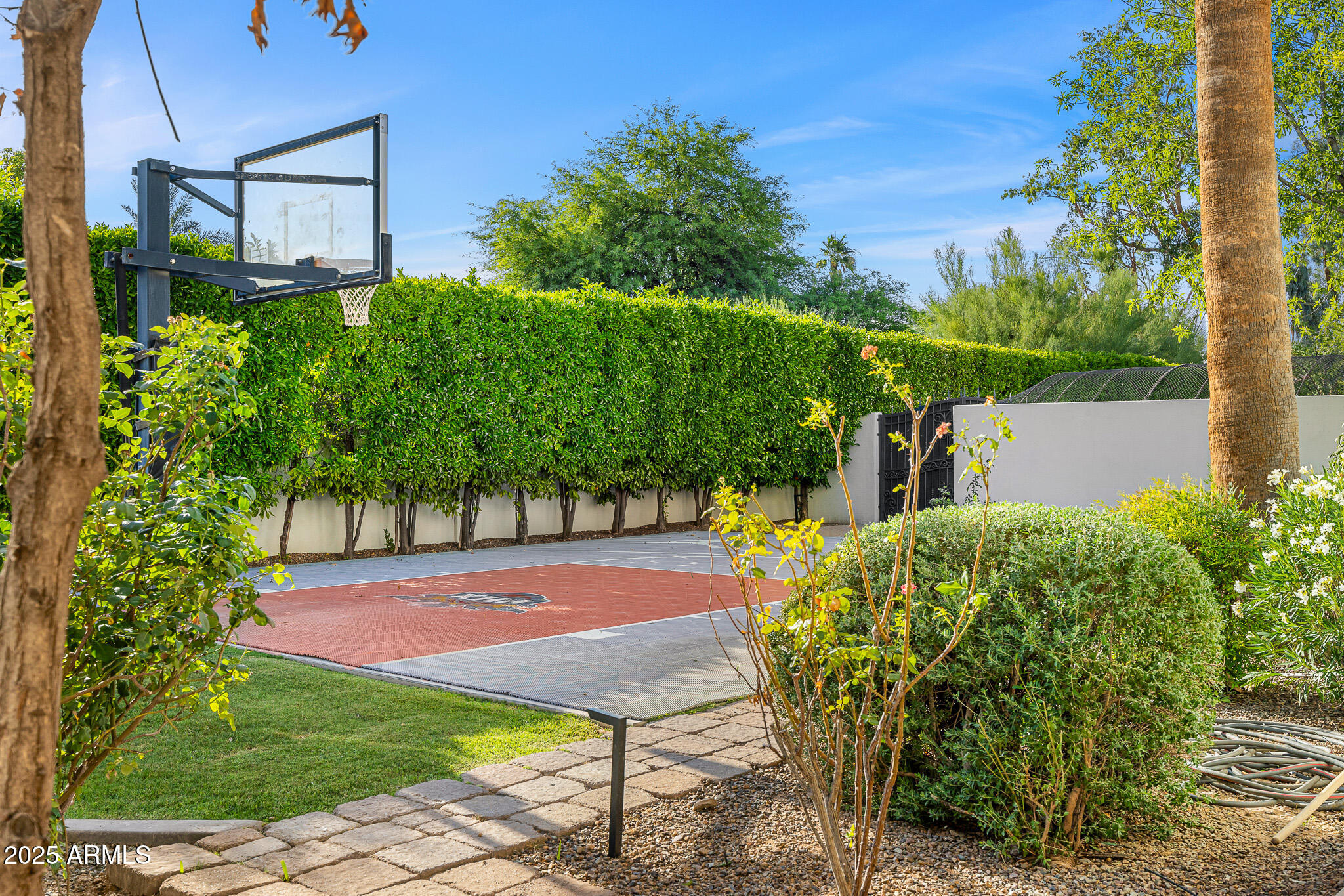 6809 E DOUBLETREE RANCH Road