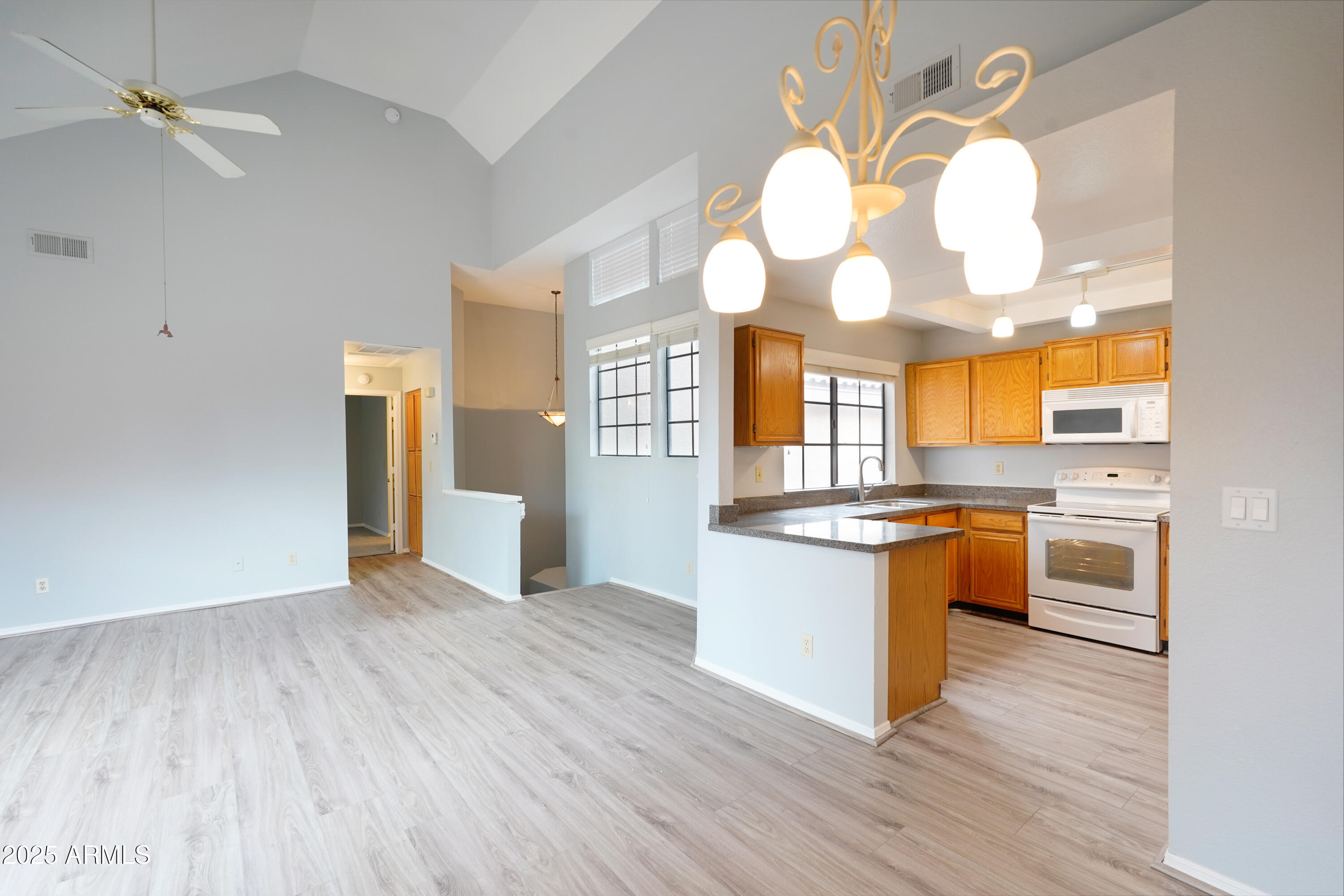 1001 N PASADENA Street, 160