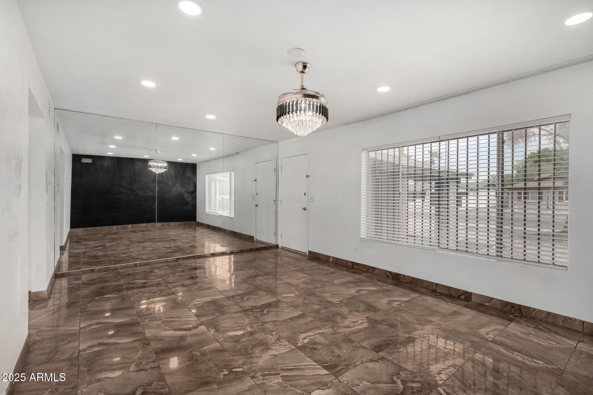 4141 W DIANA Avenue