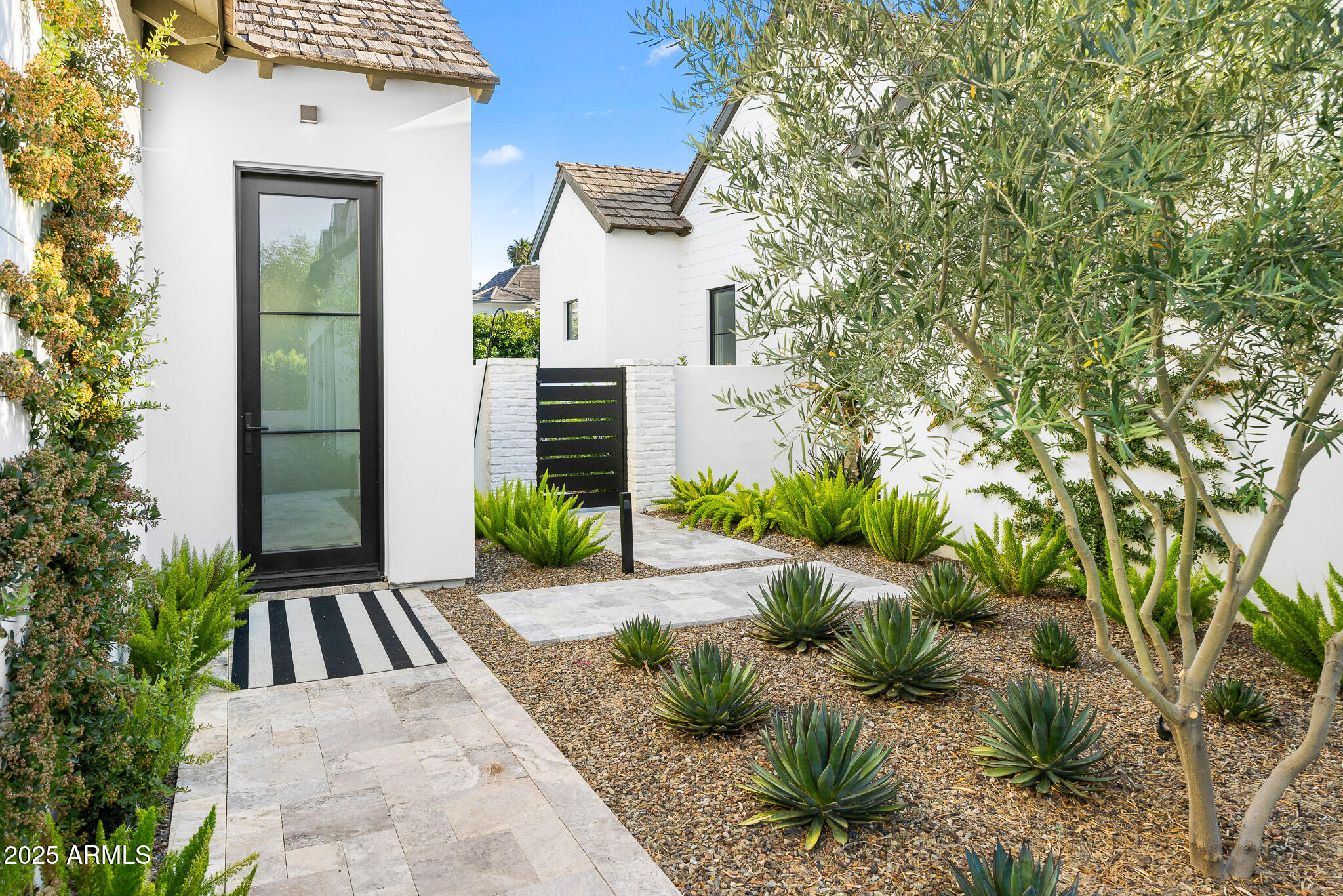 6235 E MONTECITO Avenue