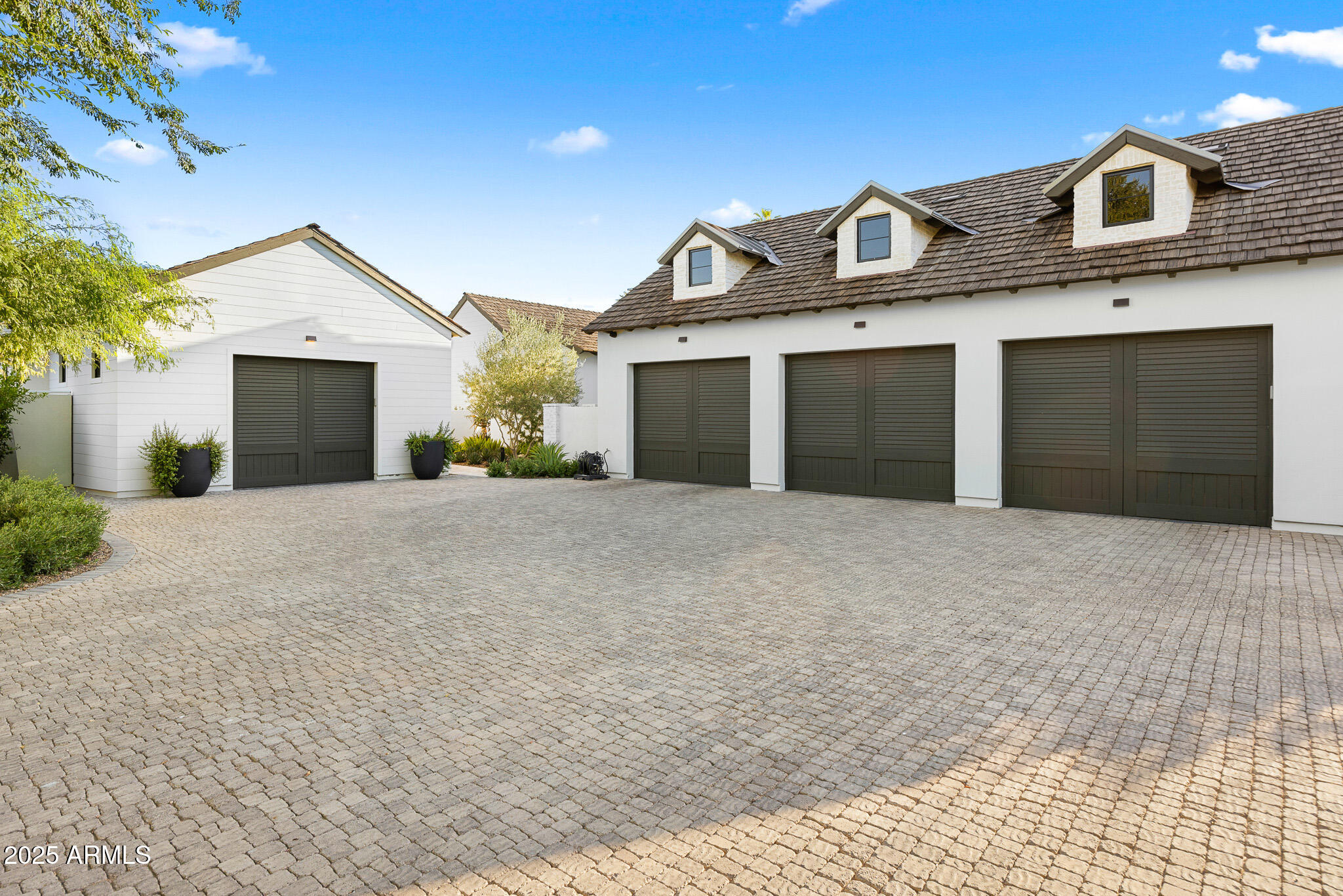 6235 E MONTECITO Avenue