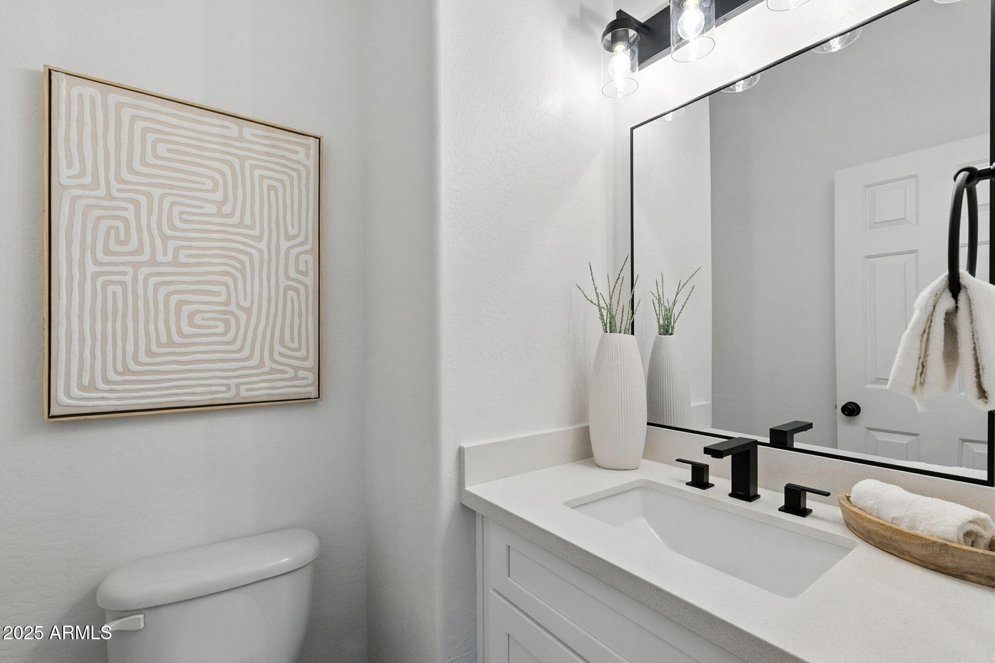 3065 E TAMARISK Street