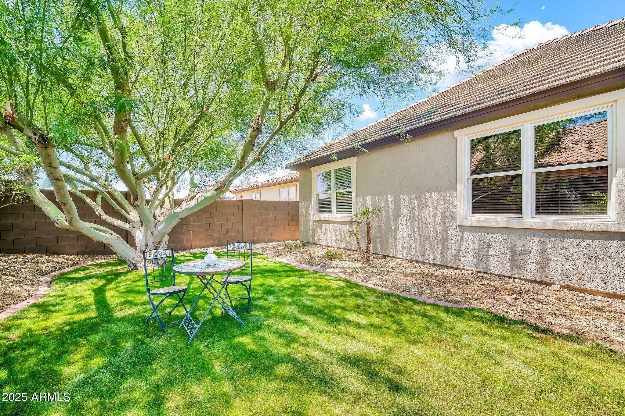 30285 W LEAH Drive