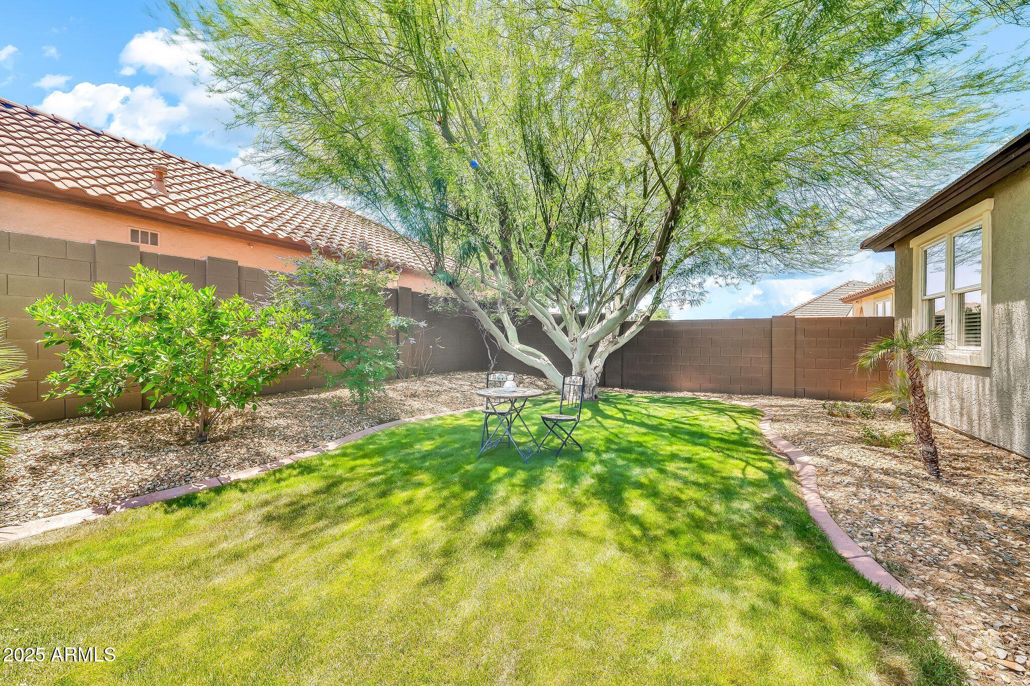30285 W LEAH Drive