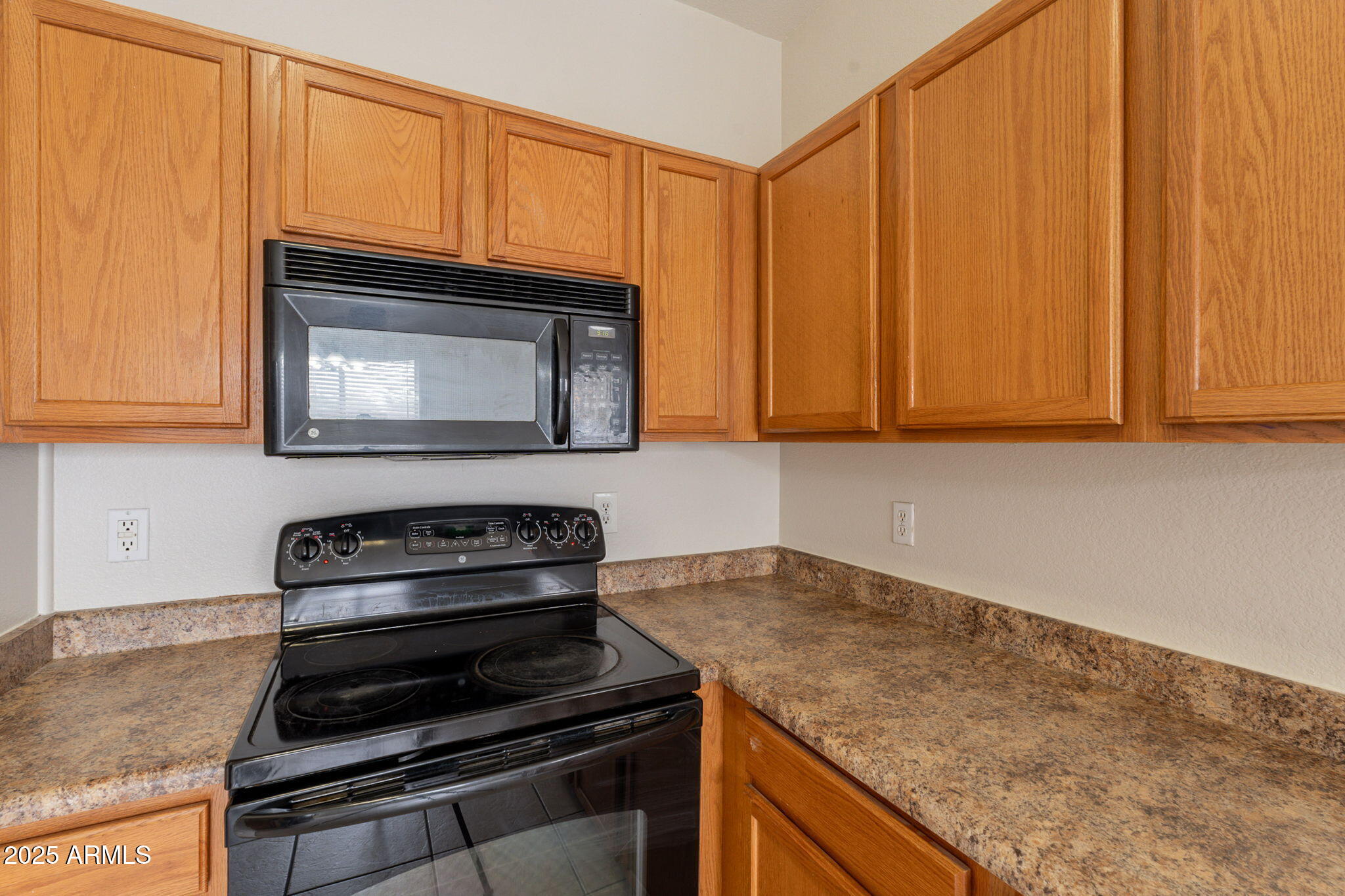 2210 N 27TH Place