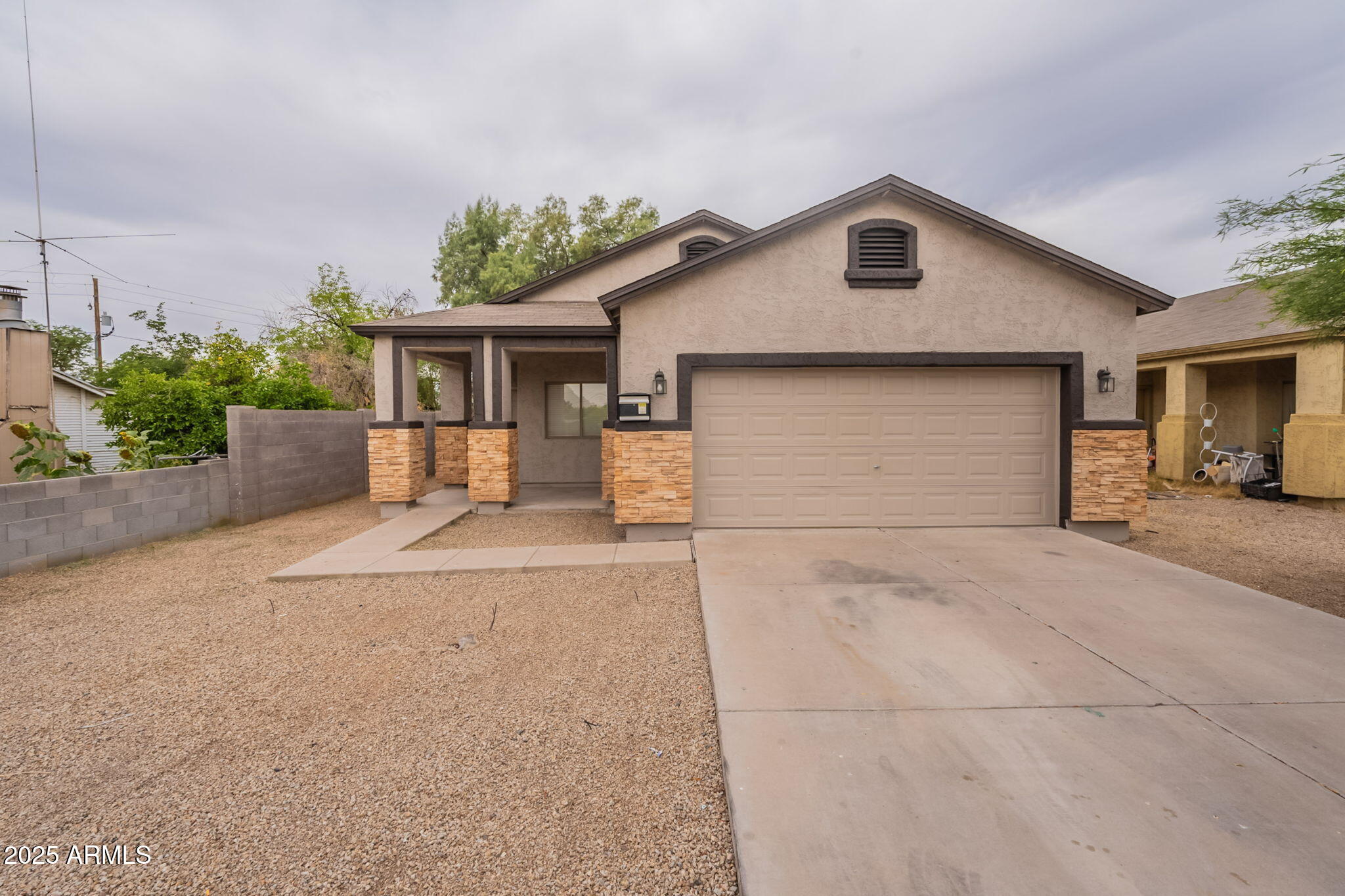 2210 N 27TH Place