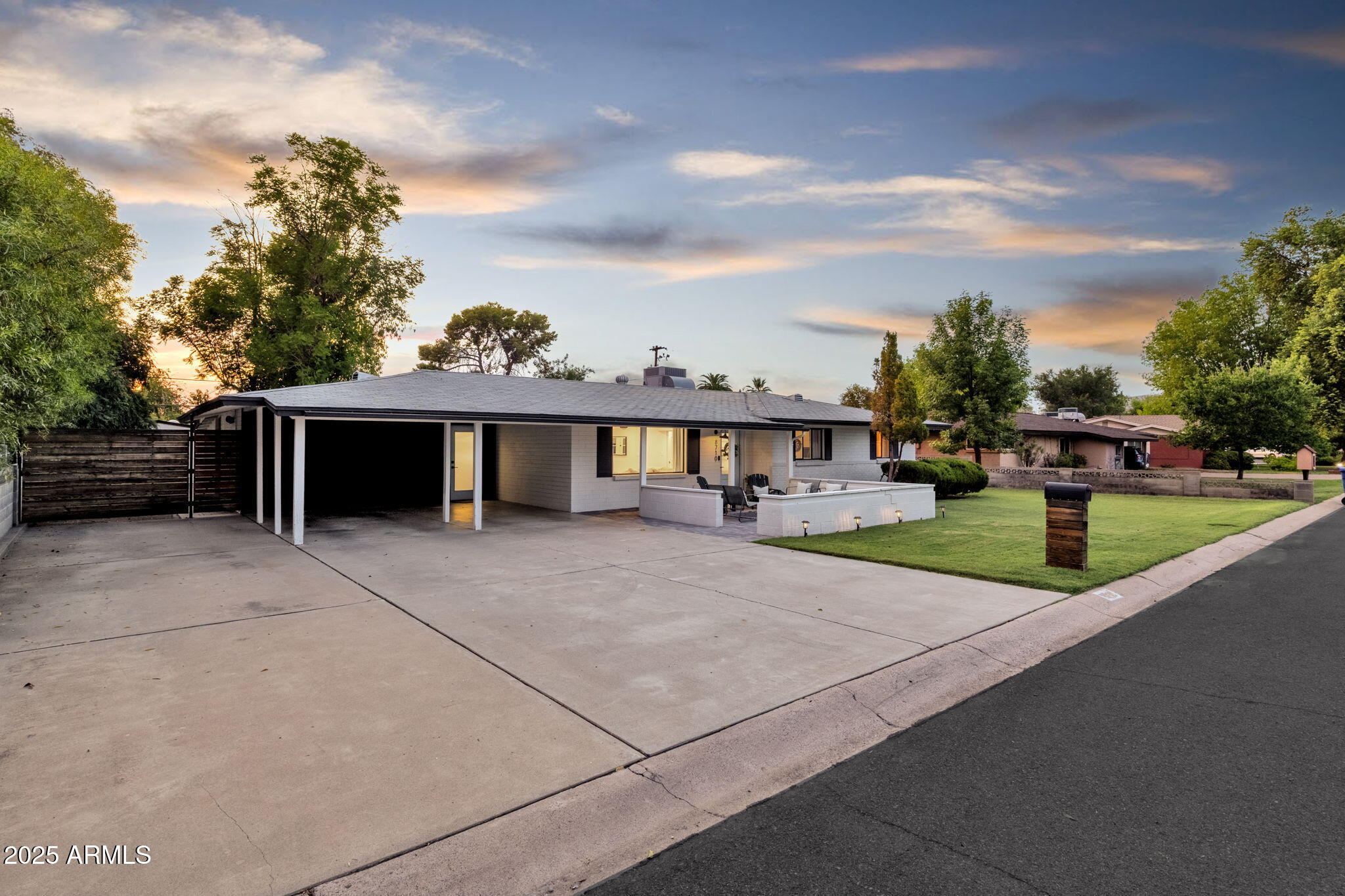 8710 N 6TH Drive