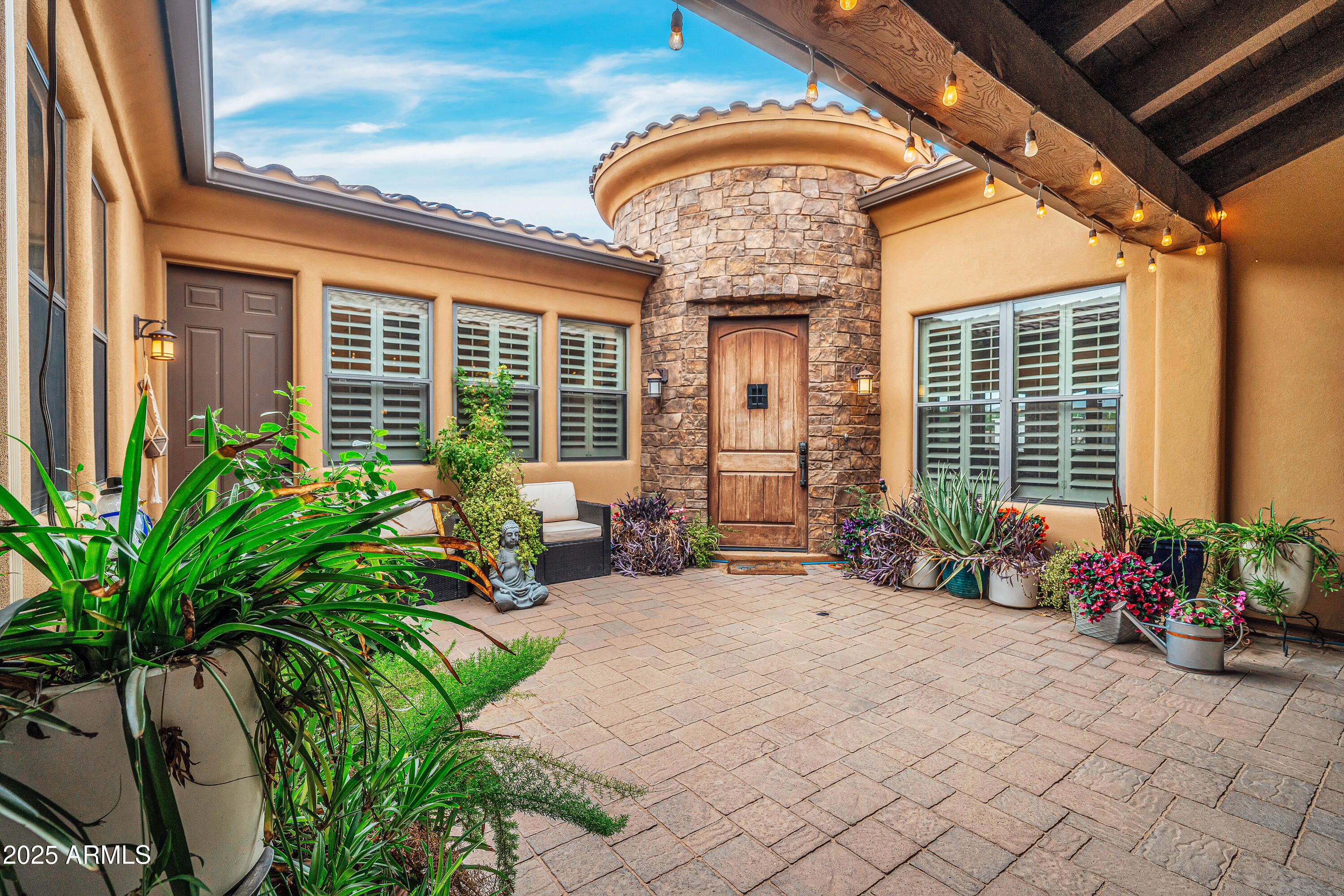 810 W HIDDEN VALLEY Drive