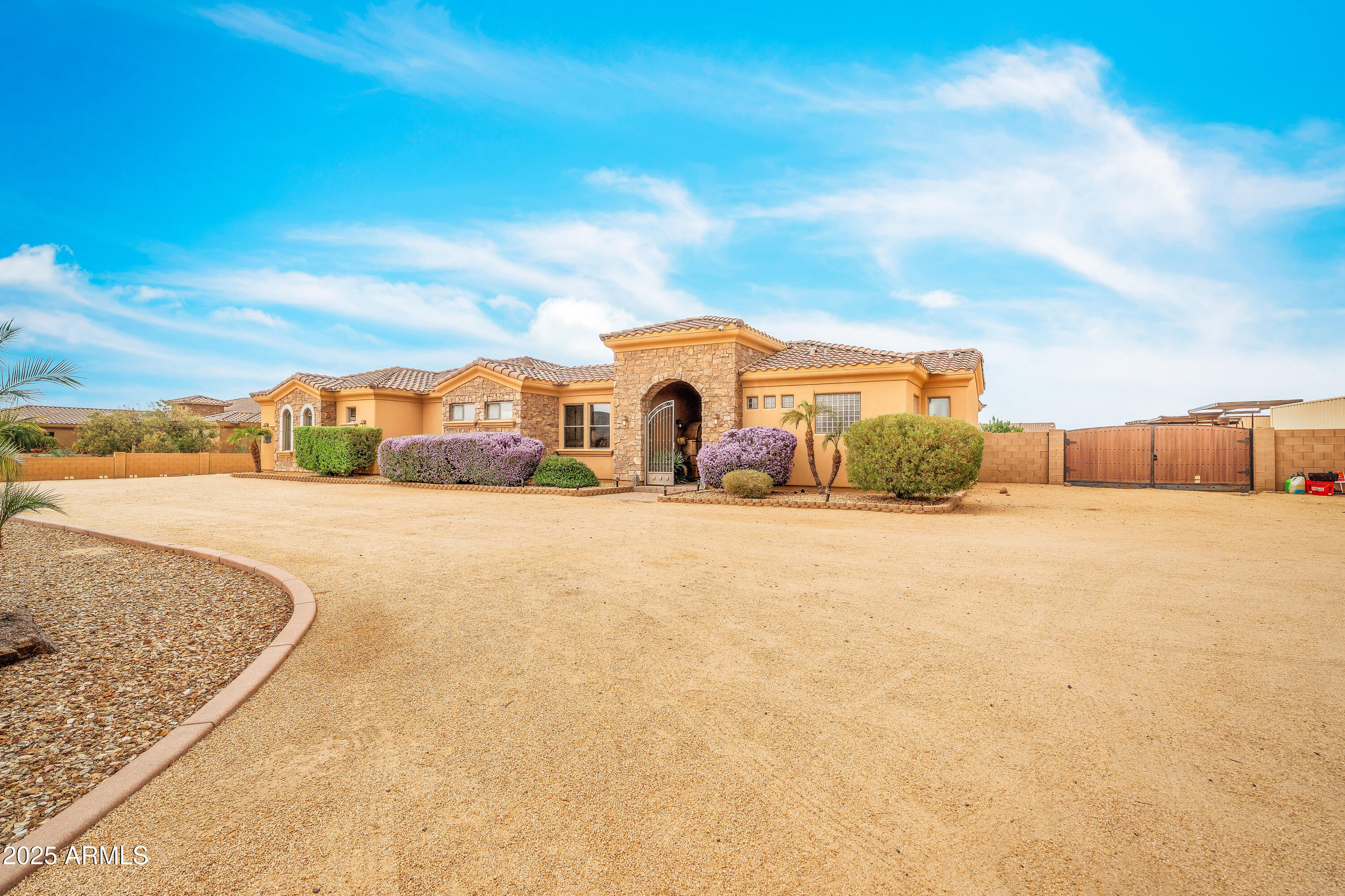 810 W HIDDEN VALLEY Drive