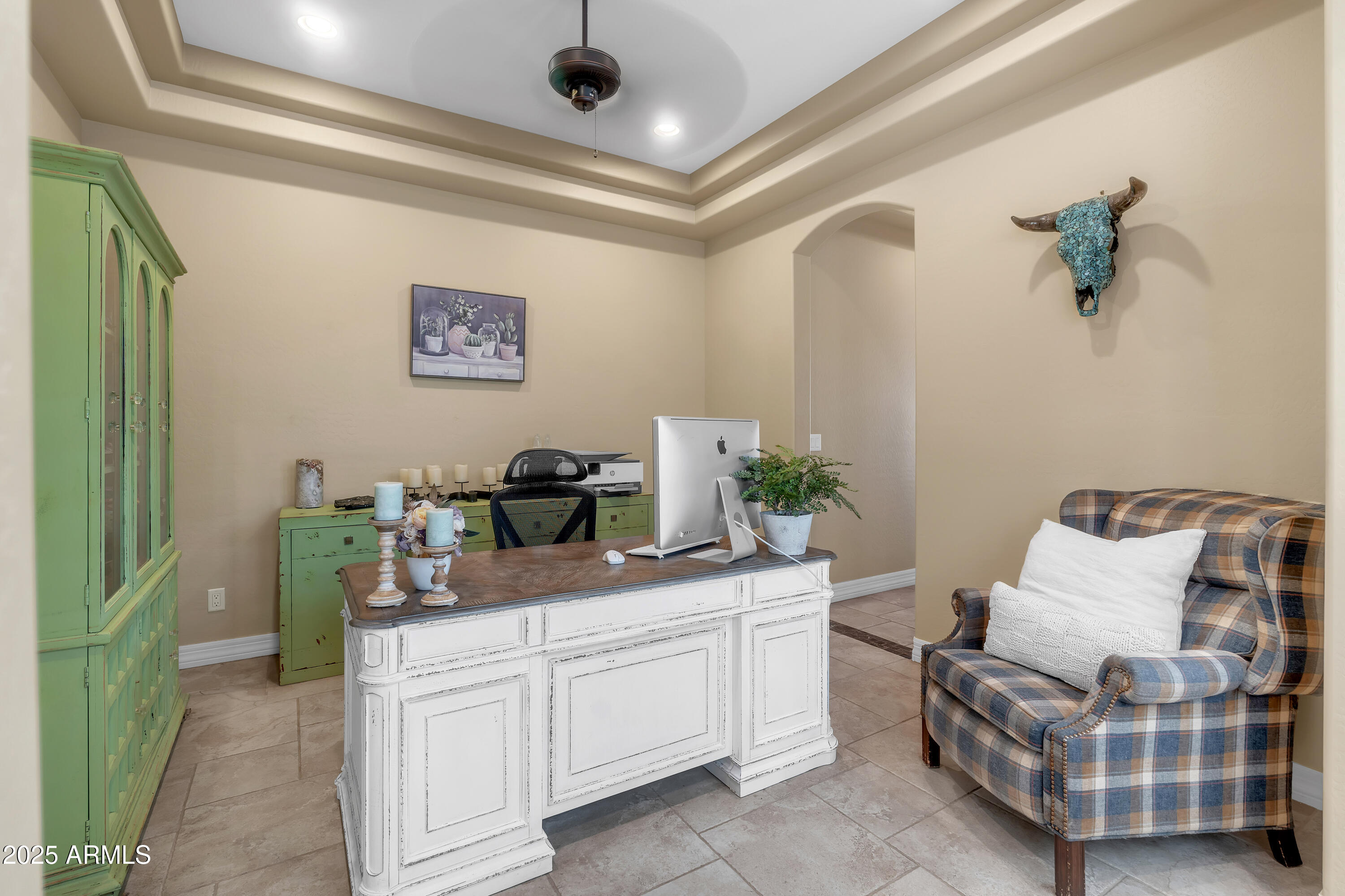 810 W HIDDEN VALLEY Drive