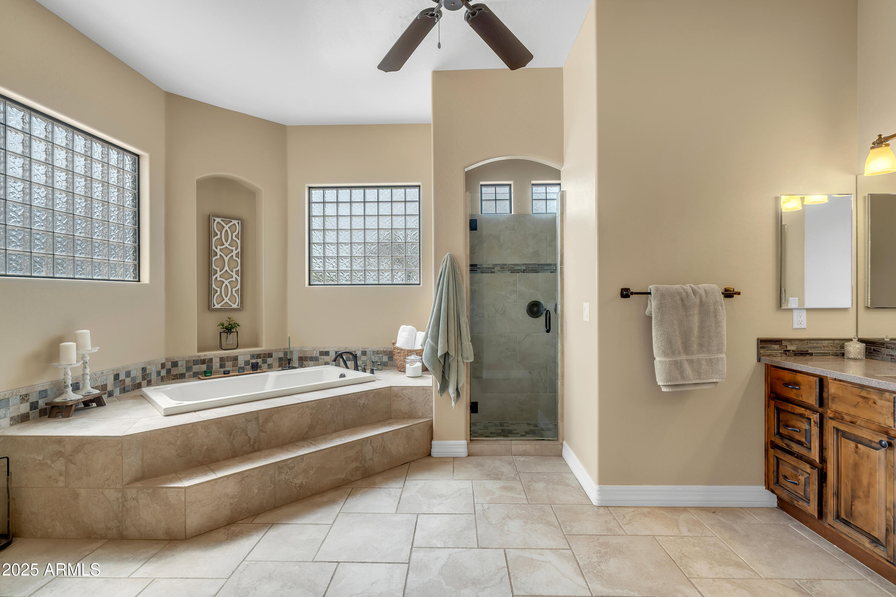 810 W HIDDEN VALLEY Drive