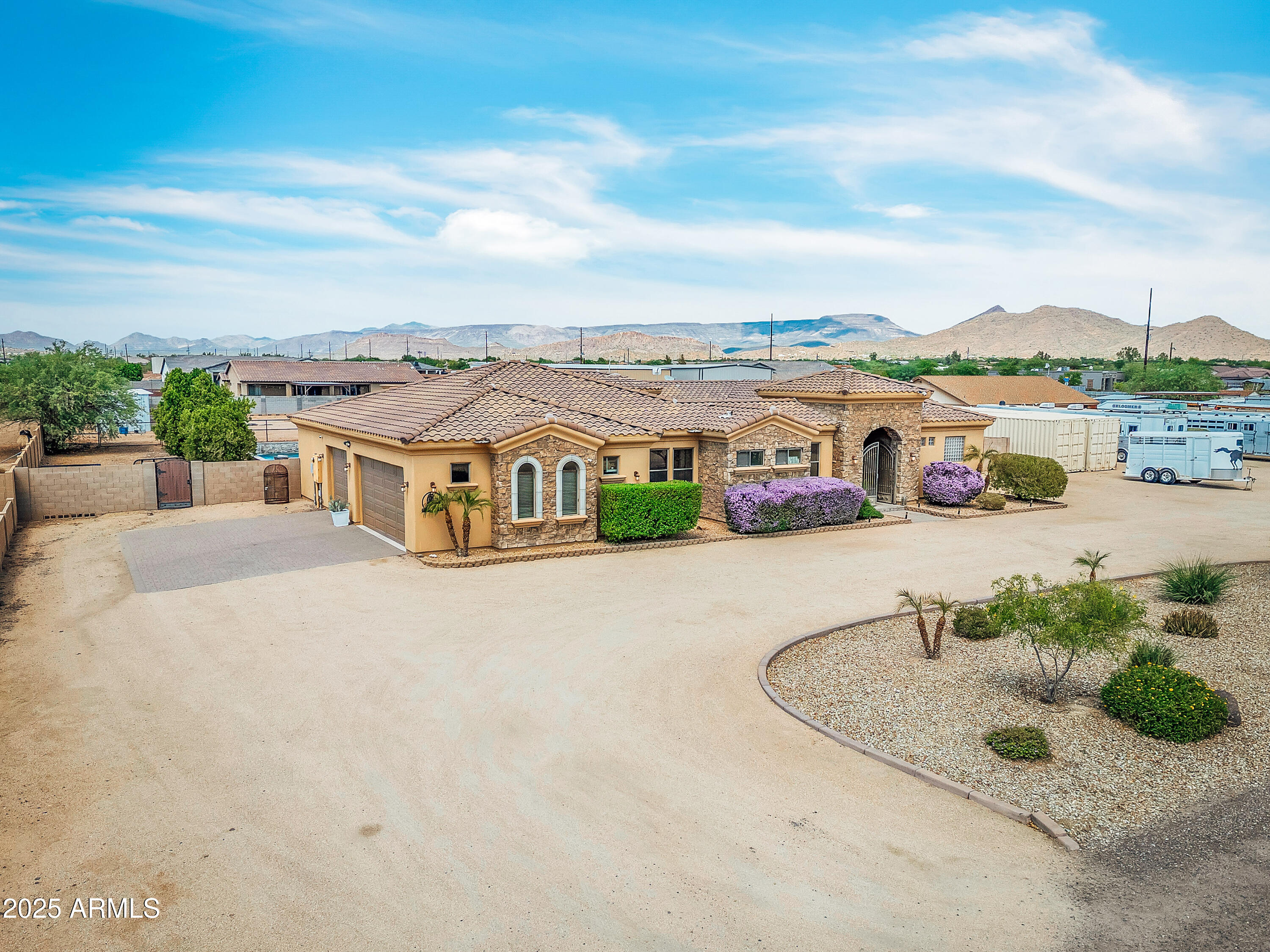 810 W HIDDEN VALLEY Drive