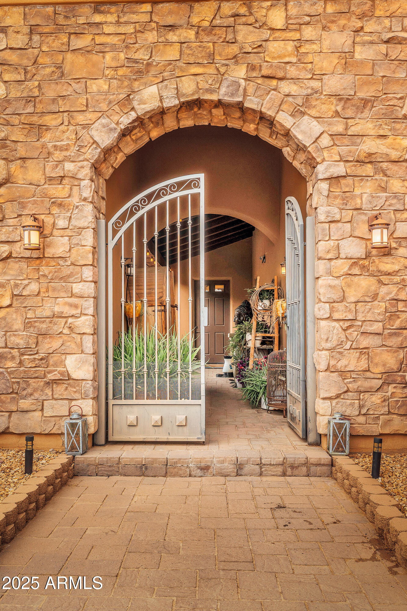 810 W HIDDEN VALLEY Drive