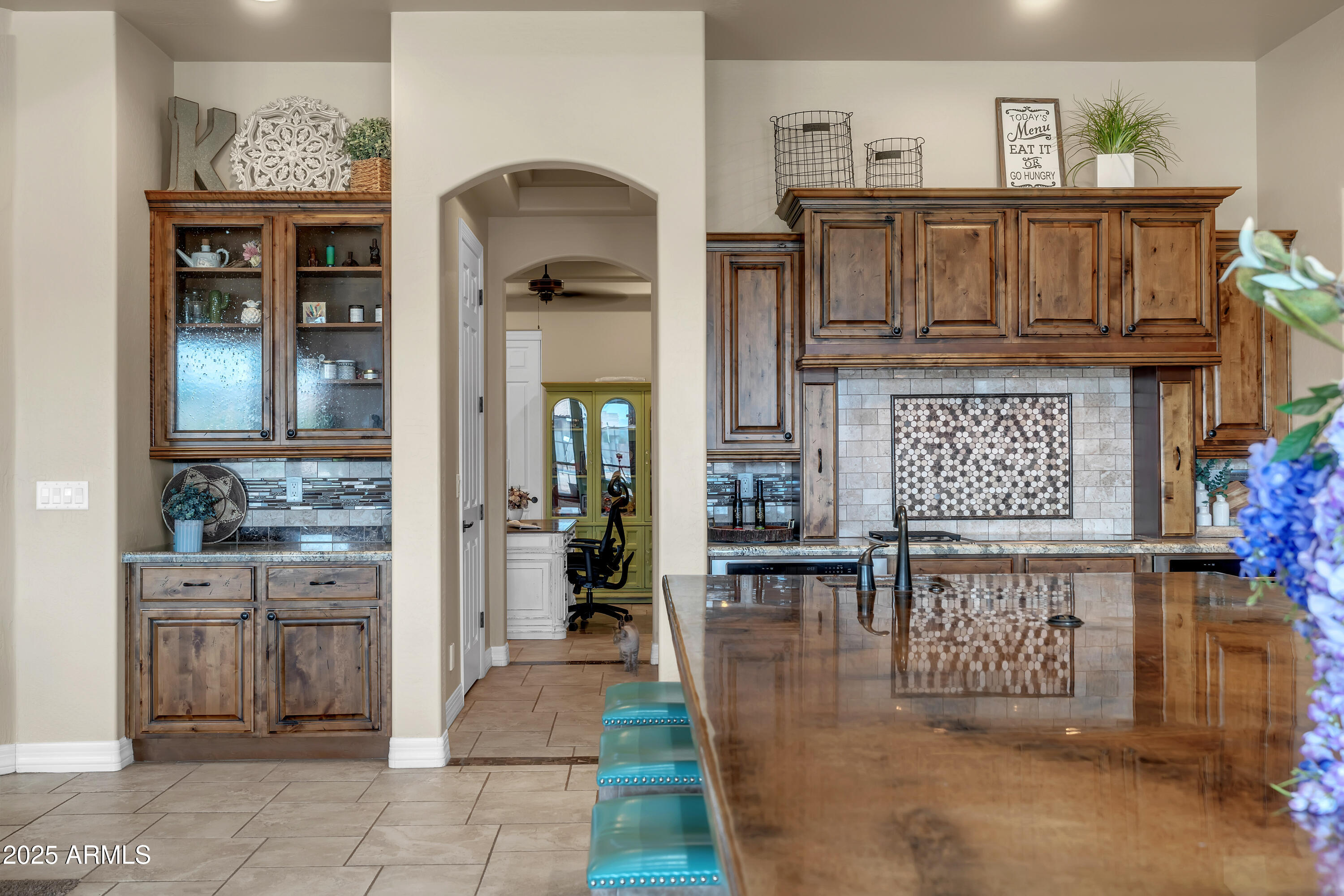 810 W HIDDEN VALLEY Drive