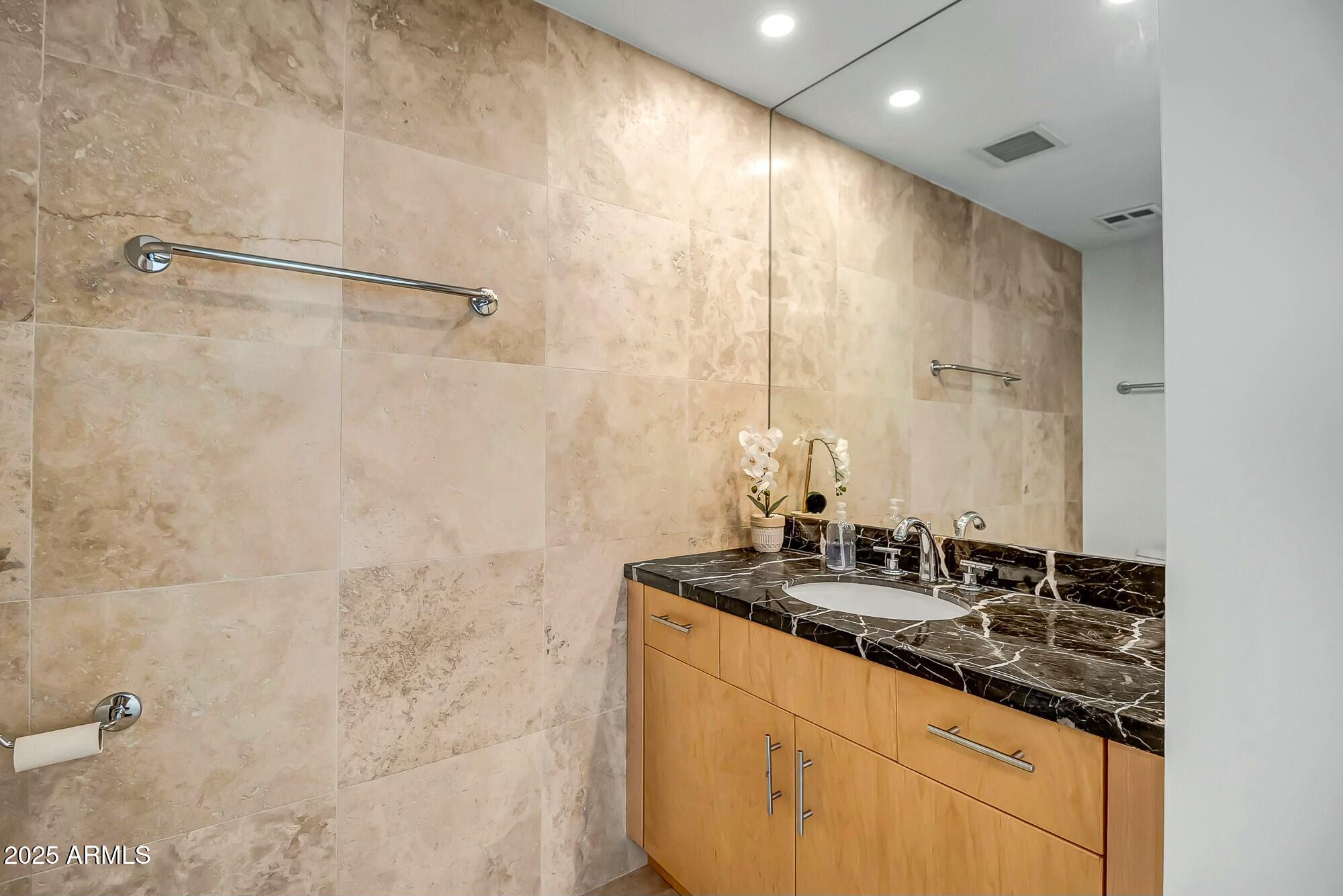 7121 E RANCHO VISTA Drive, 5011