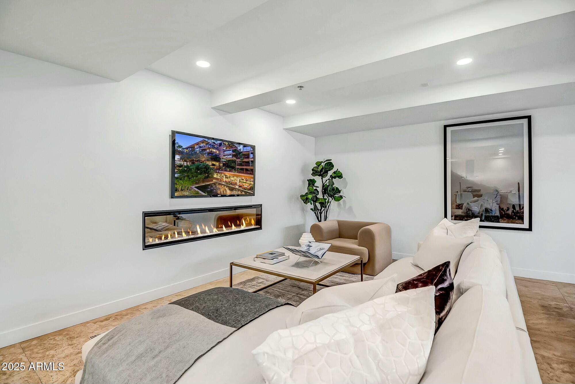 7121 E RANCHO VISTA Drive, 5011