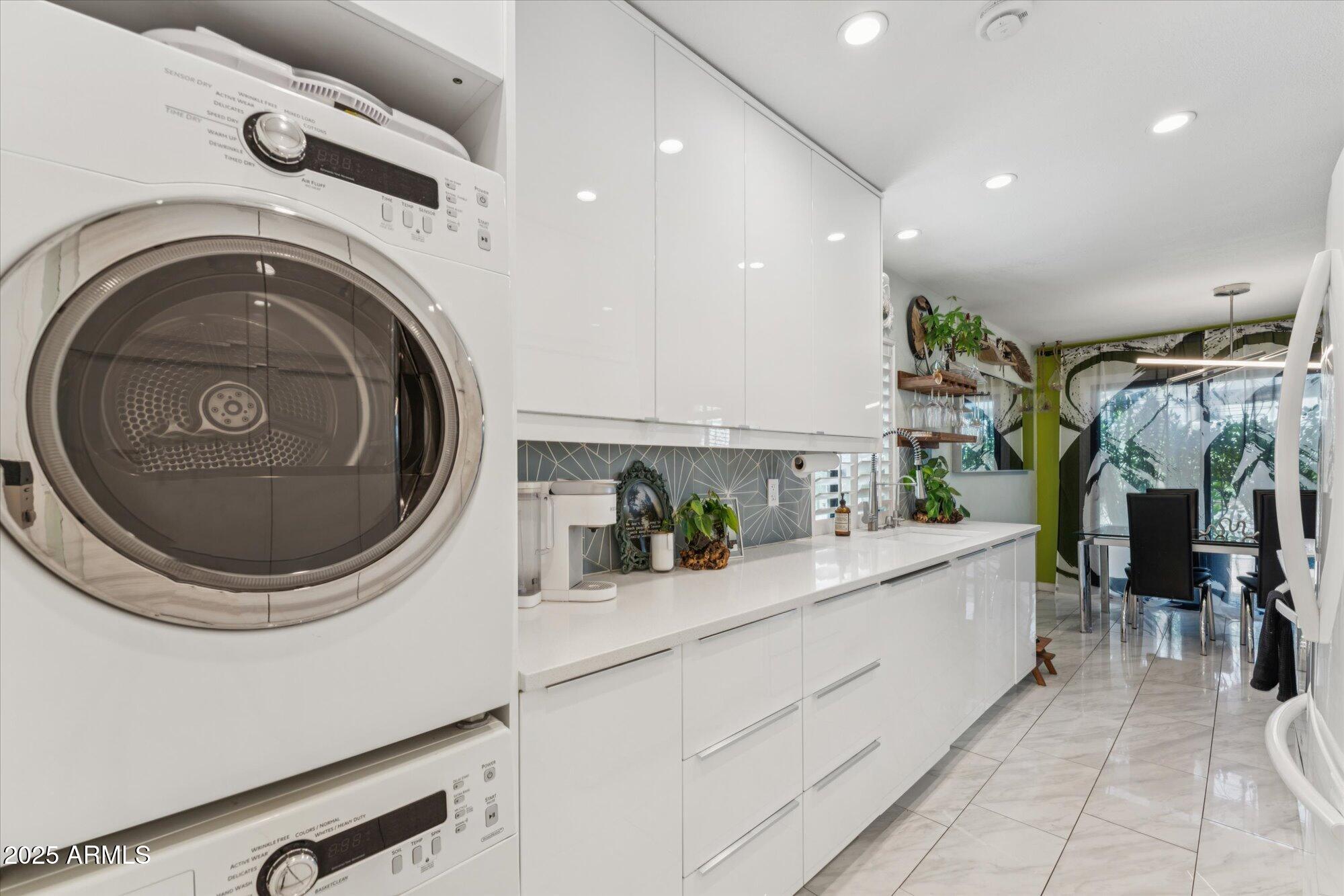 1811 E HAYWARD Avenue, 1