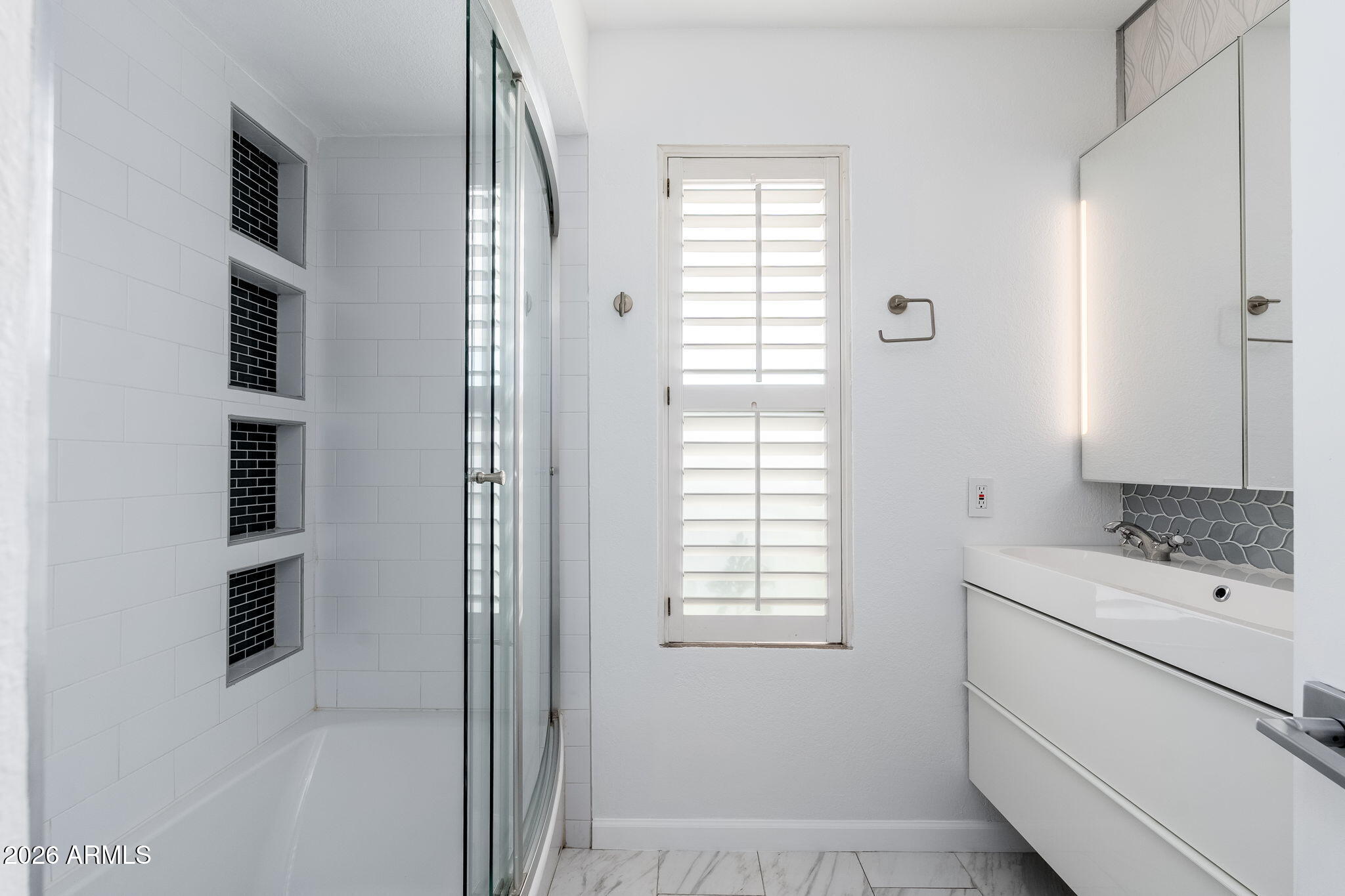 1811 E HAYWARD Avenue, 1