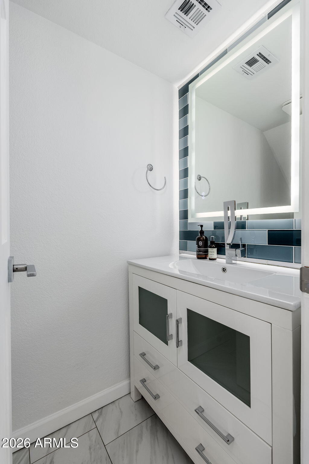 1811 E HAYWARD Avenue, 1