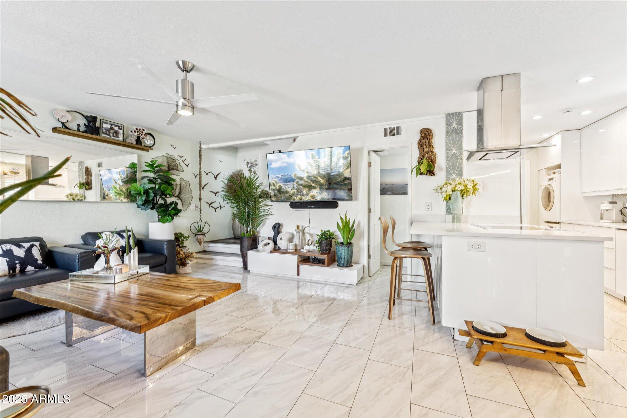 1811 E HAYWARD Avenue, 1