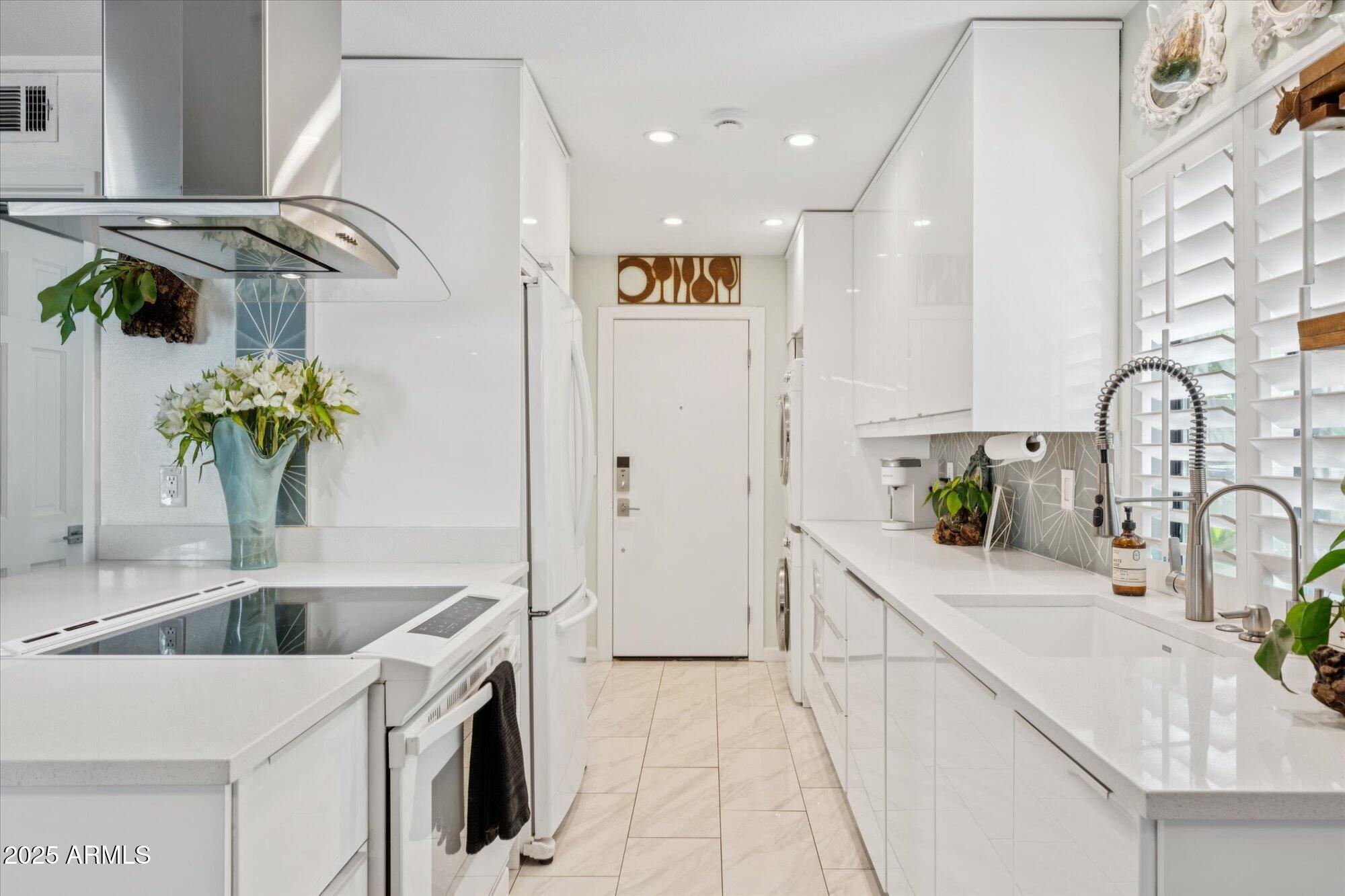 1811 E HAYWARD Avenue, 1