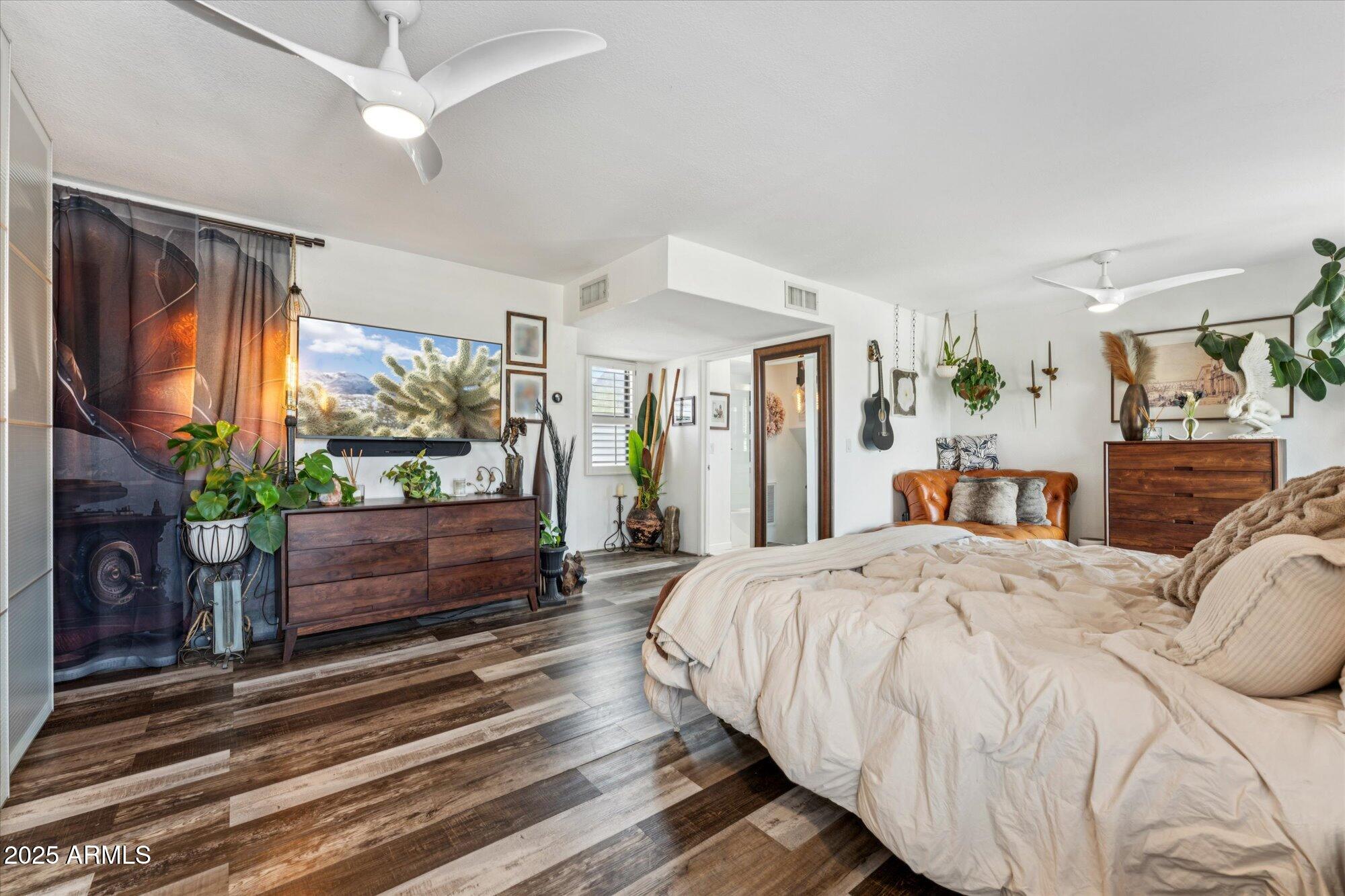 1811 E HAYWARD Avenue, 1