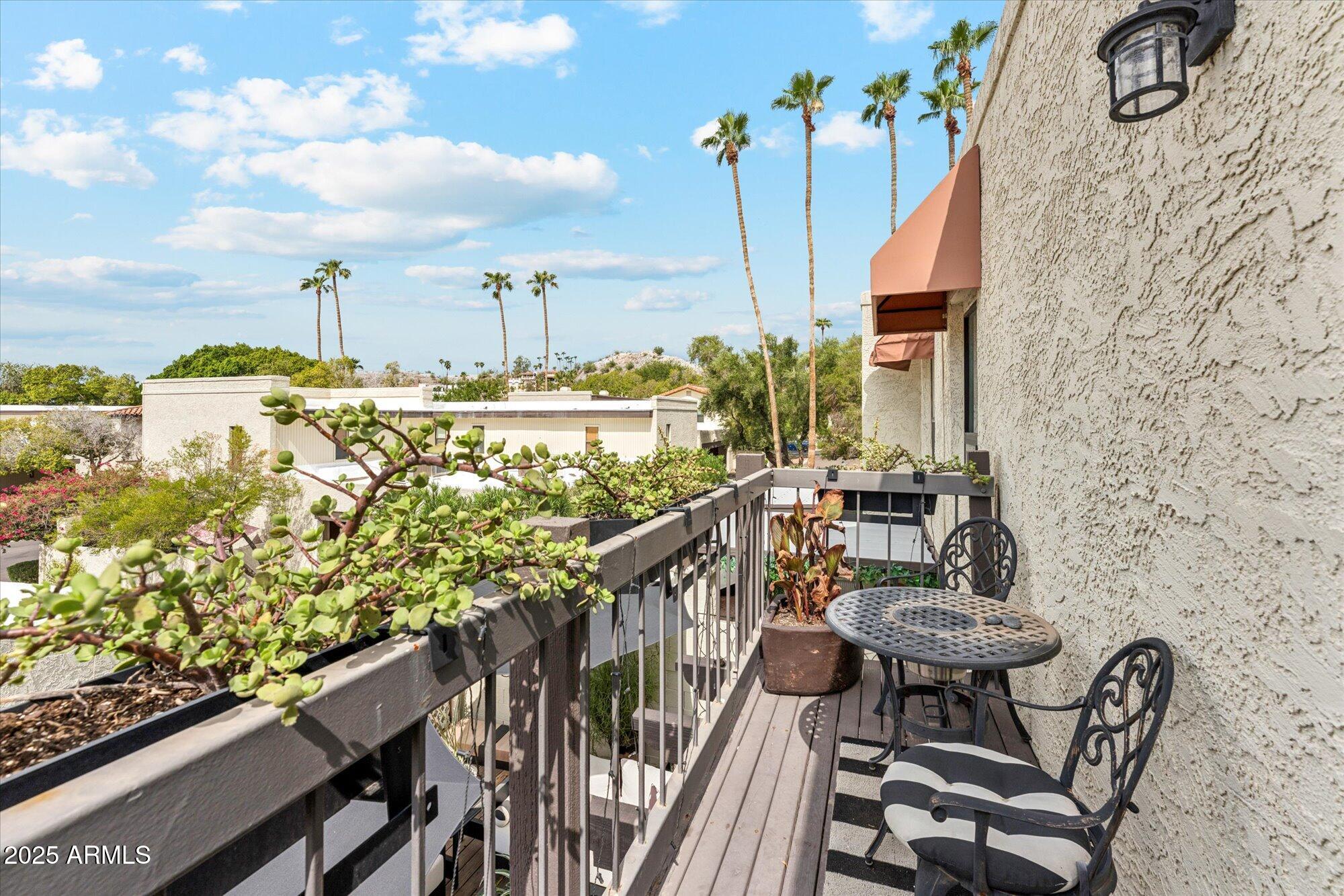 1811 E HAYWARD Avenue, 1