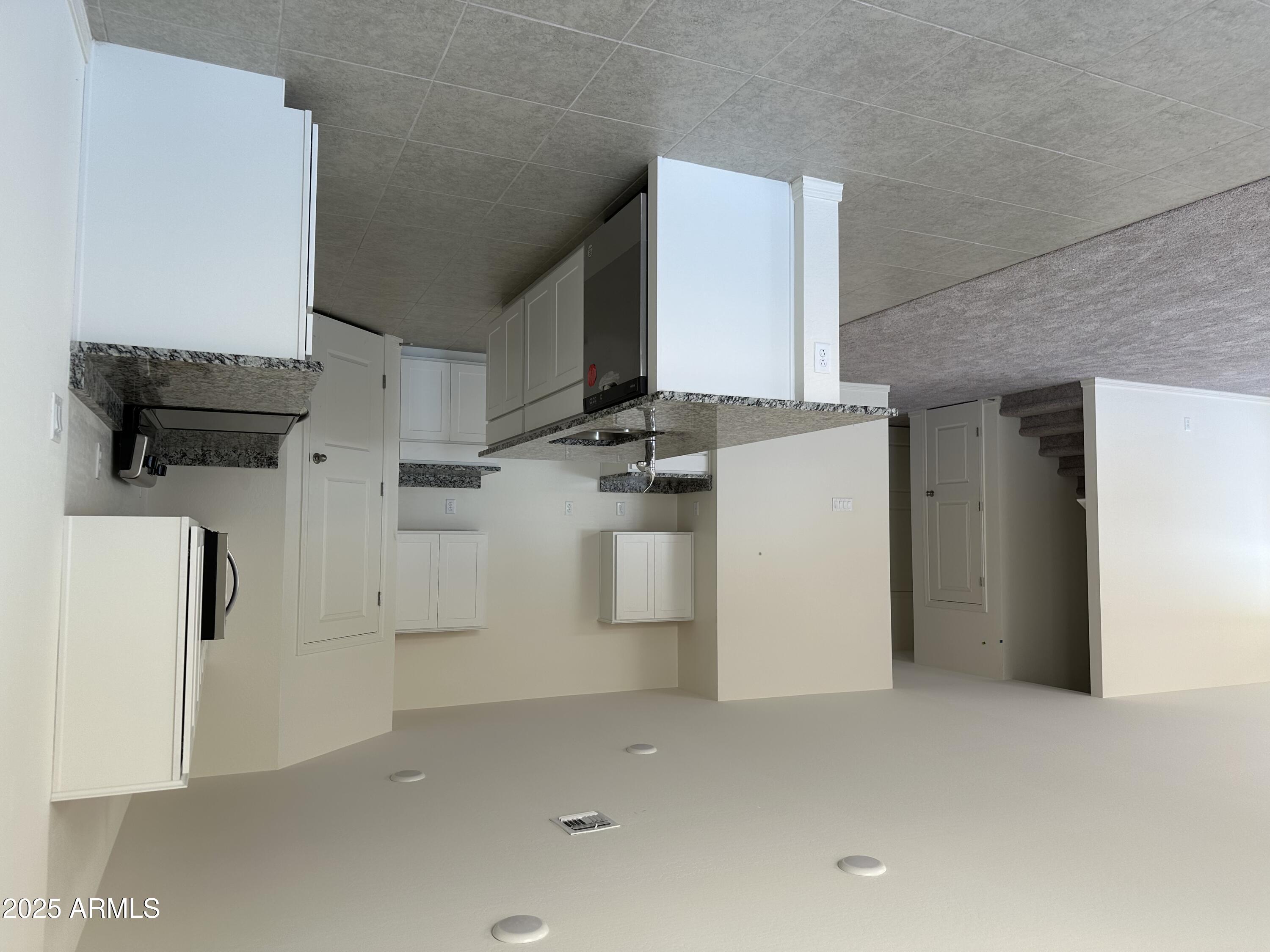 2039 E NIGHT RIDER Road