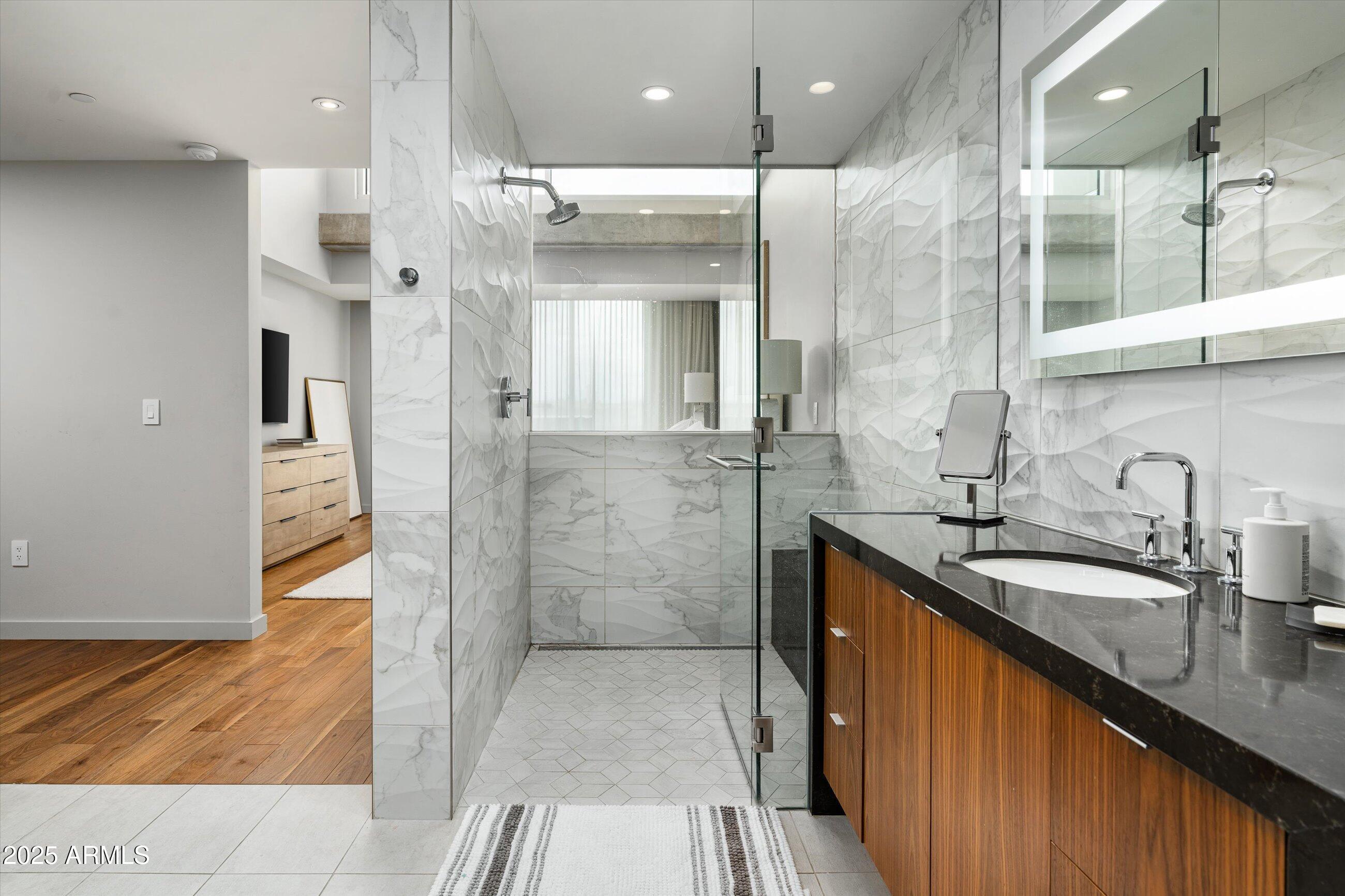 5455 E LINCOLN Drive, 3006
