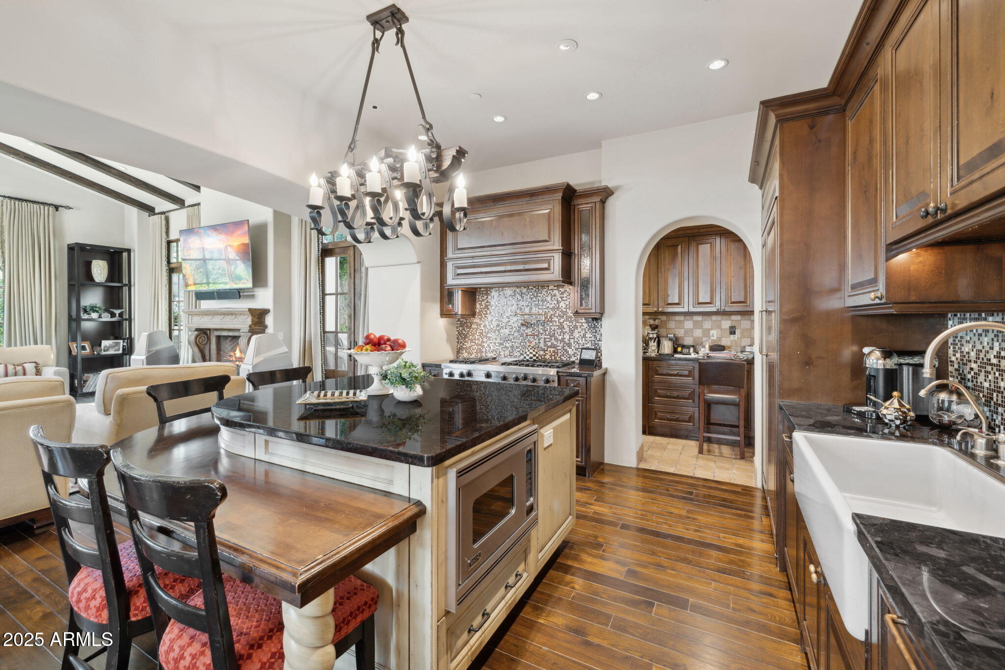 4949 E LINCOLN Drive, 11