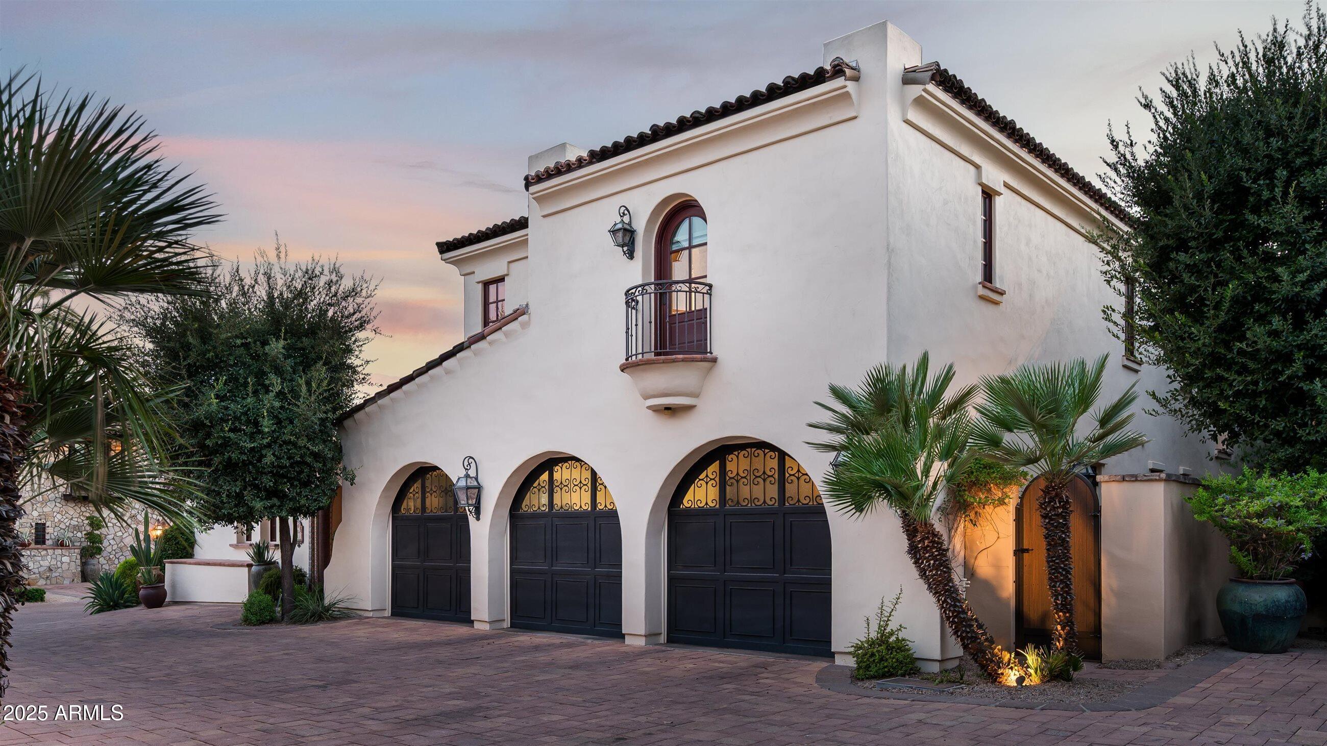 4949 E LINCOLN Drive, 11