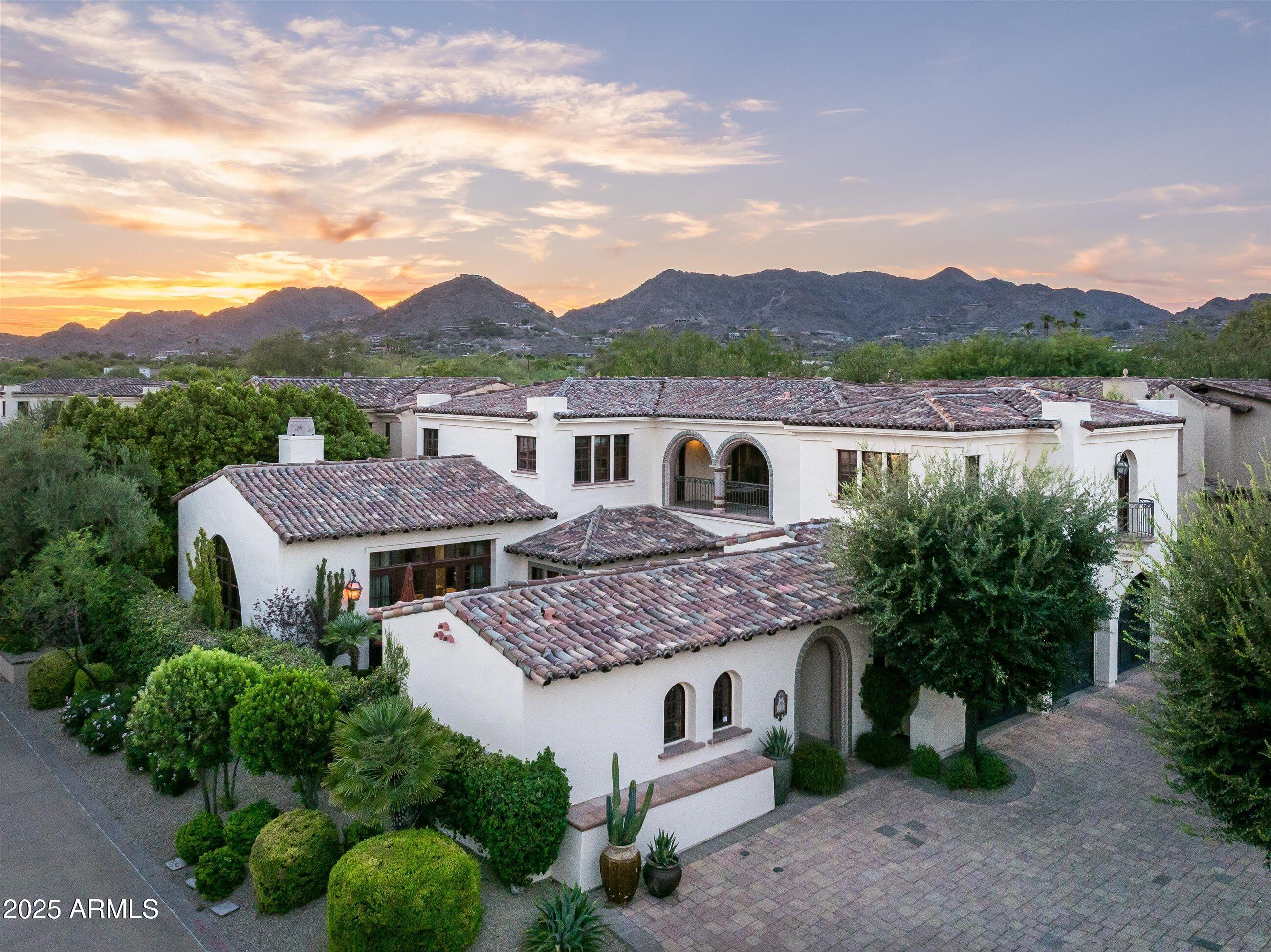 4949 E LINCOLN Drive, 11