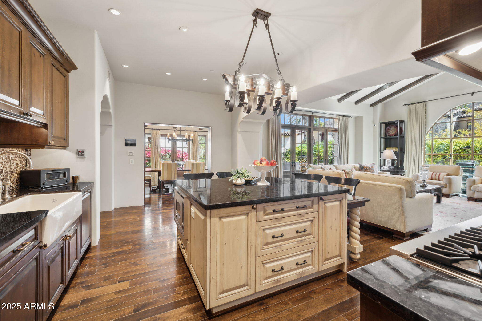 4949 E LINCOLN Drive, 11