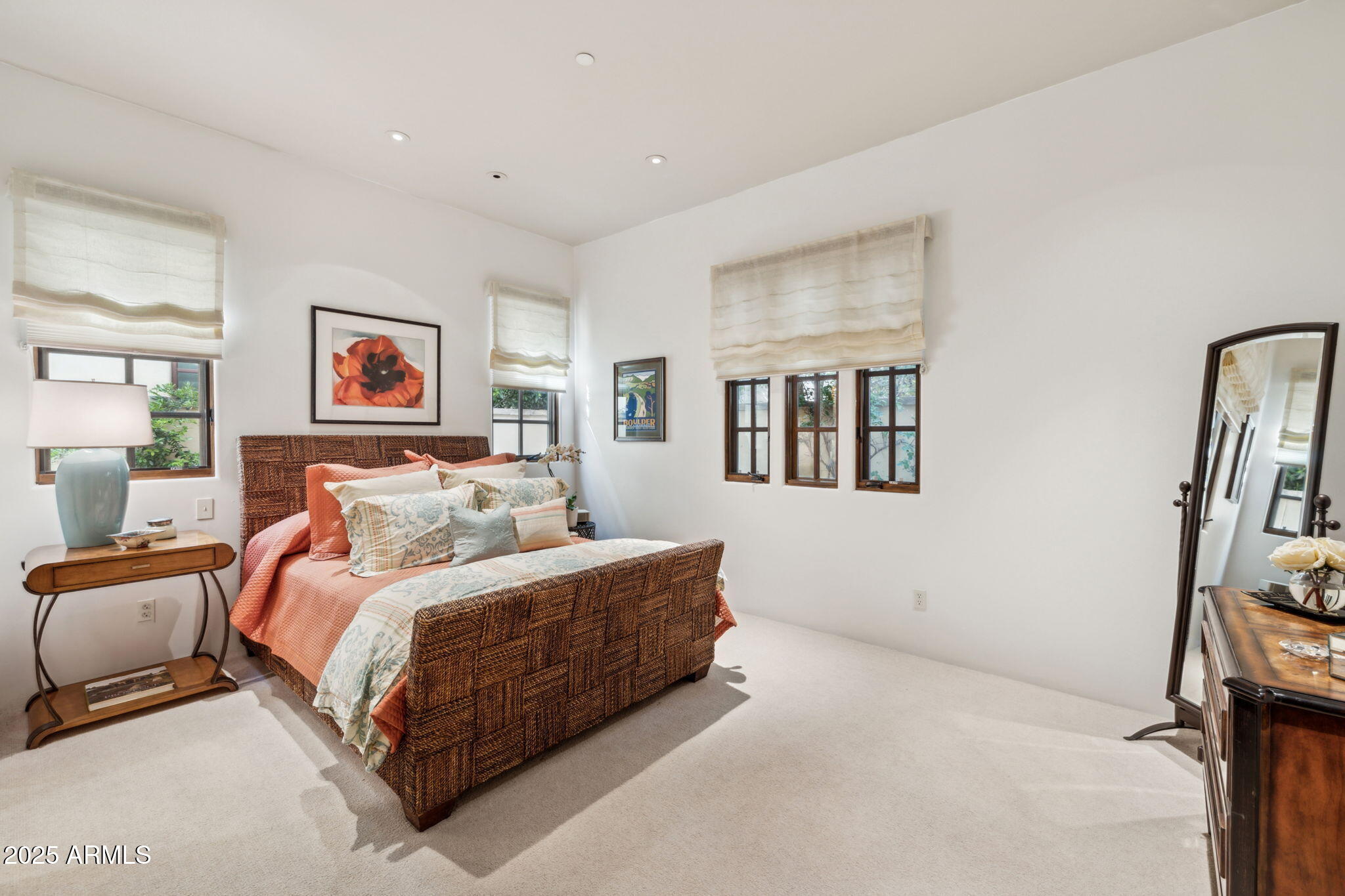 4949 E LINCOLN Drive, 11