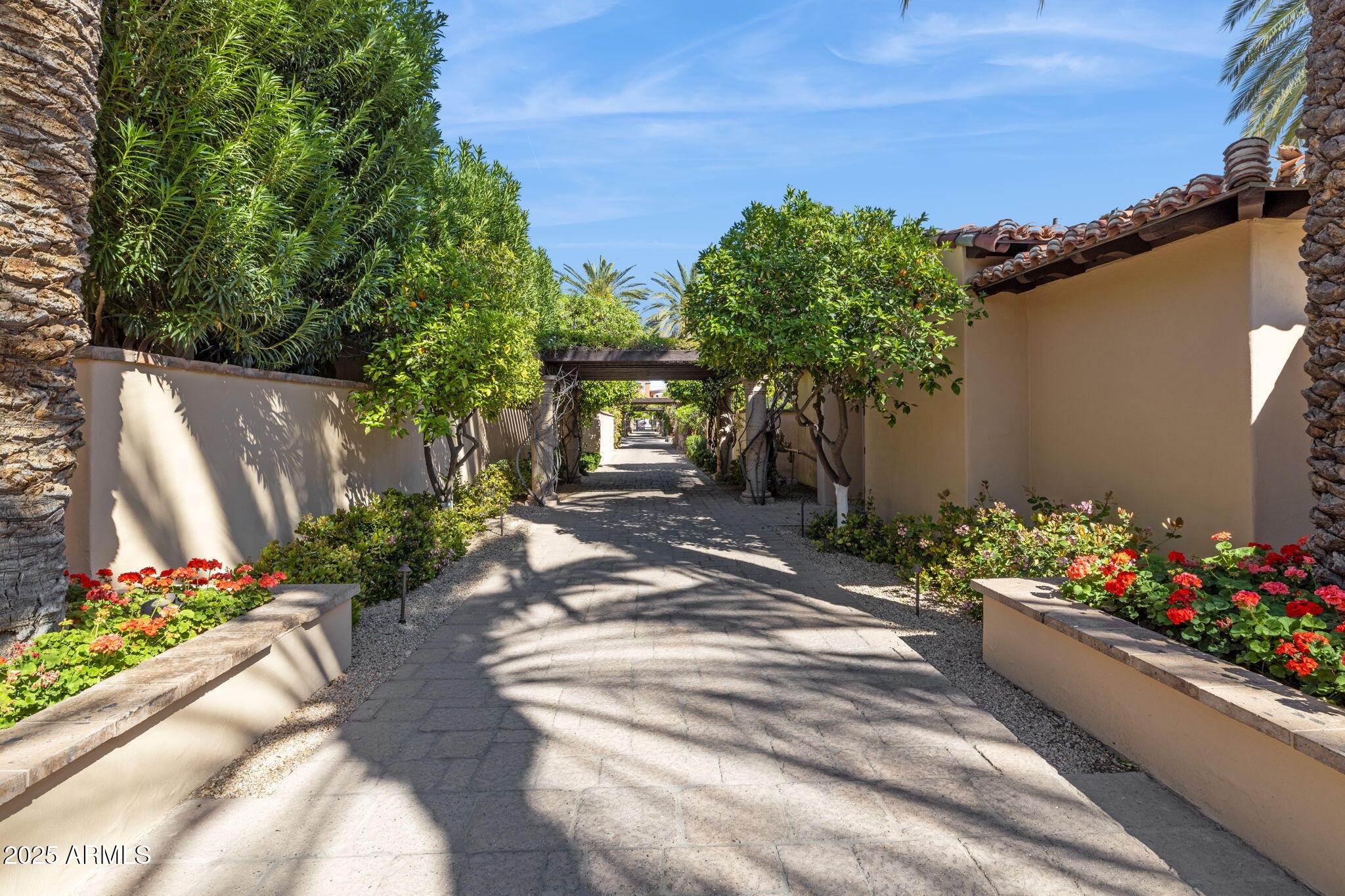 4949 E LINCOLN Drive, 11