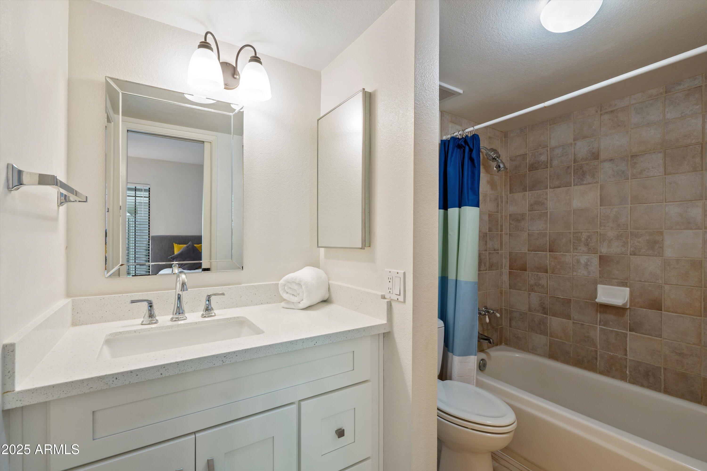 5201 N 24TH Street, 206