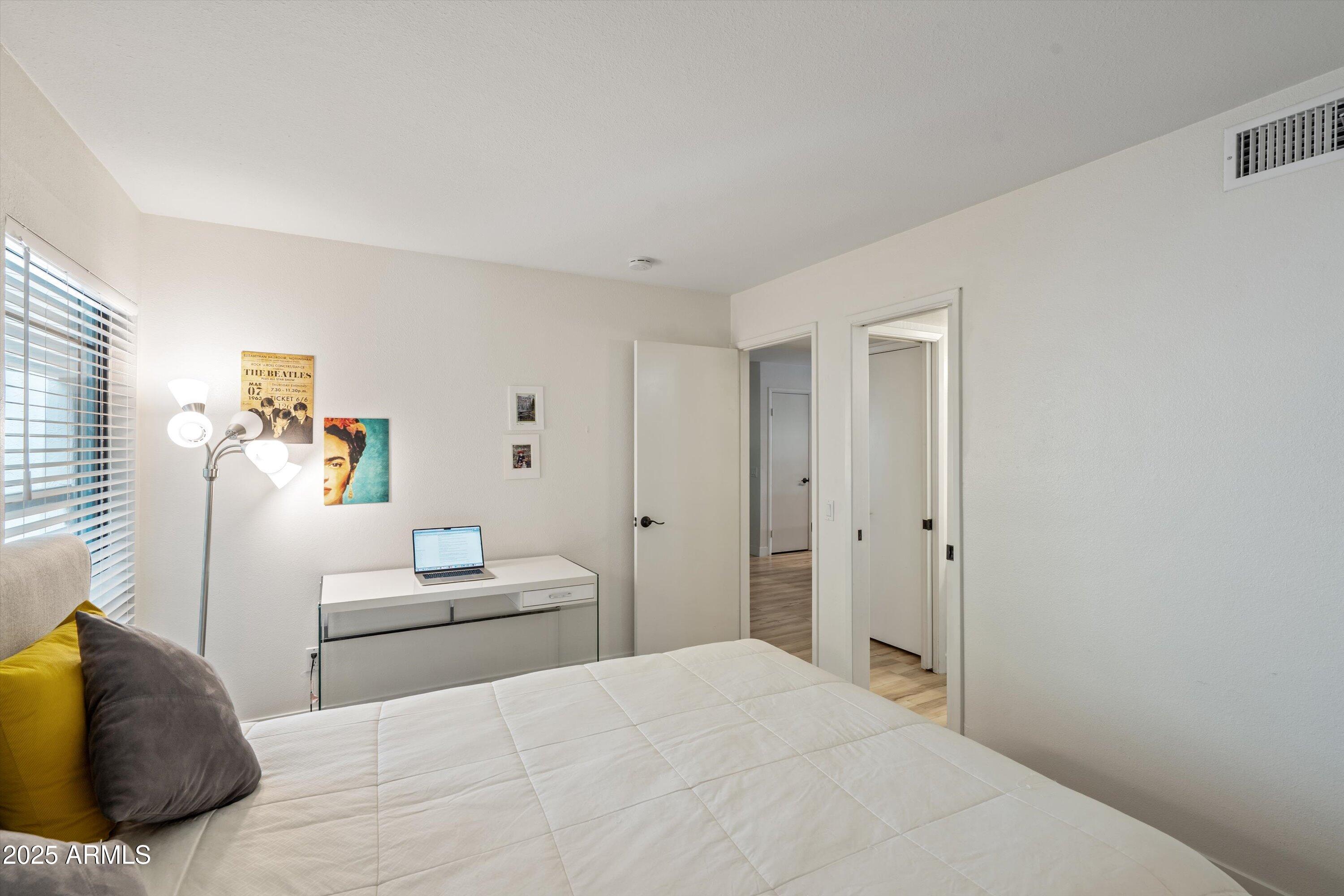 5201 N 24TH Street, 206