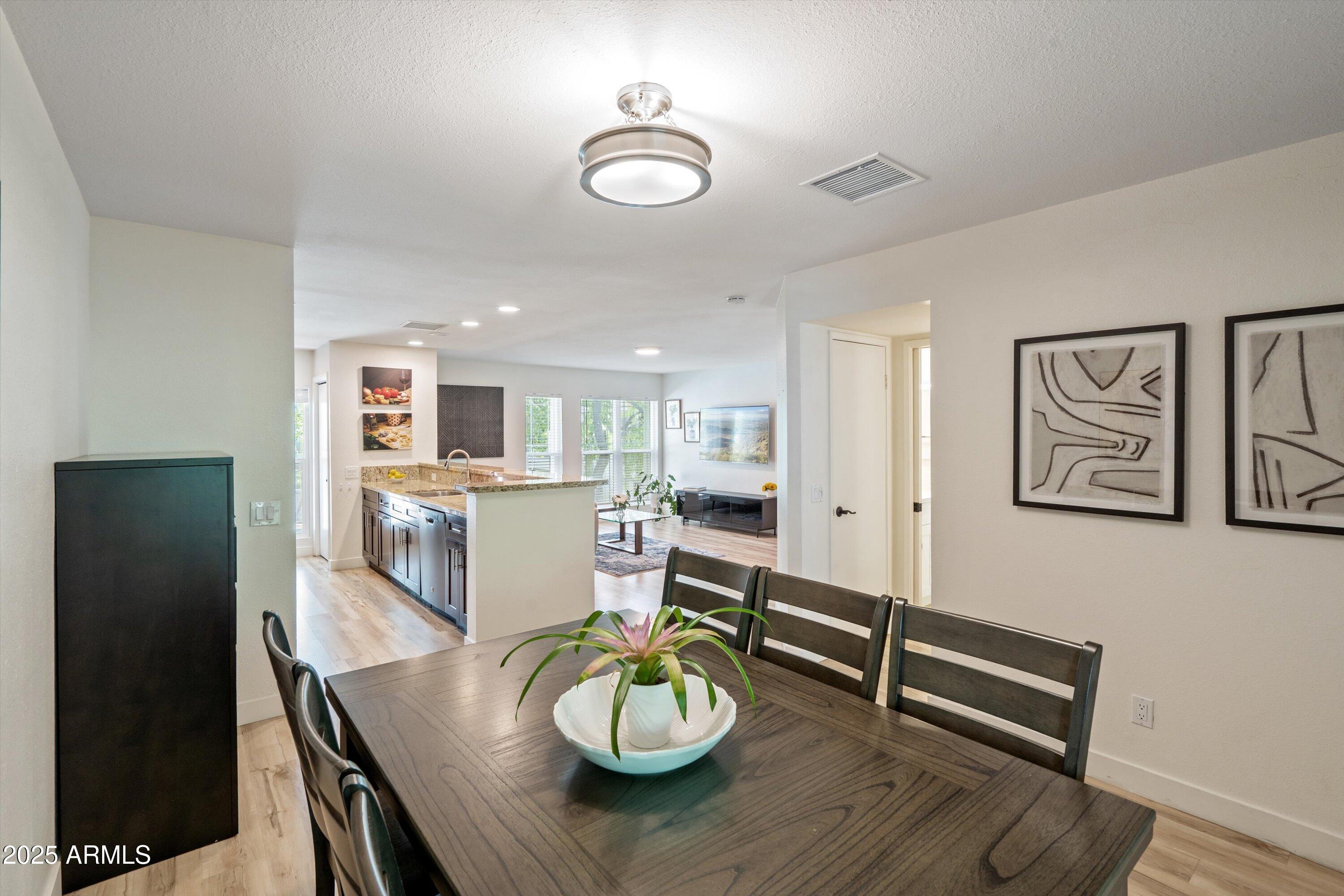 5201 N 24TH Street, 206