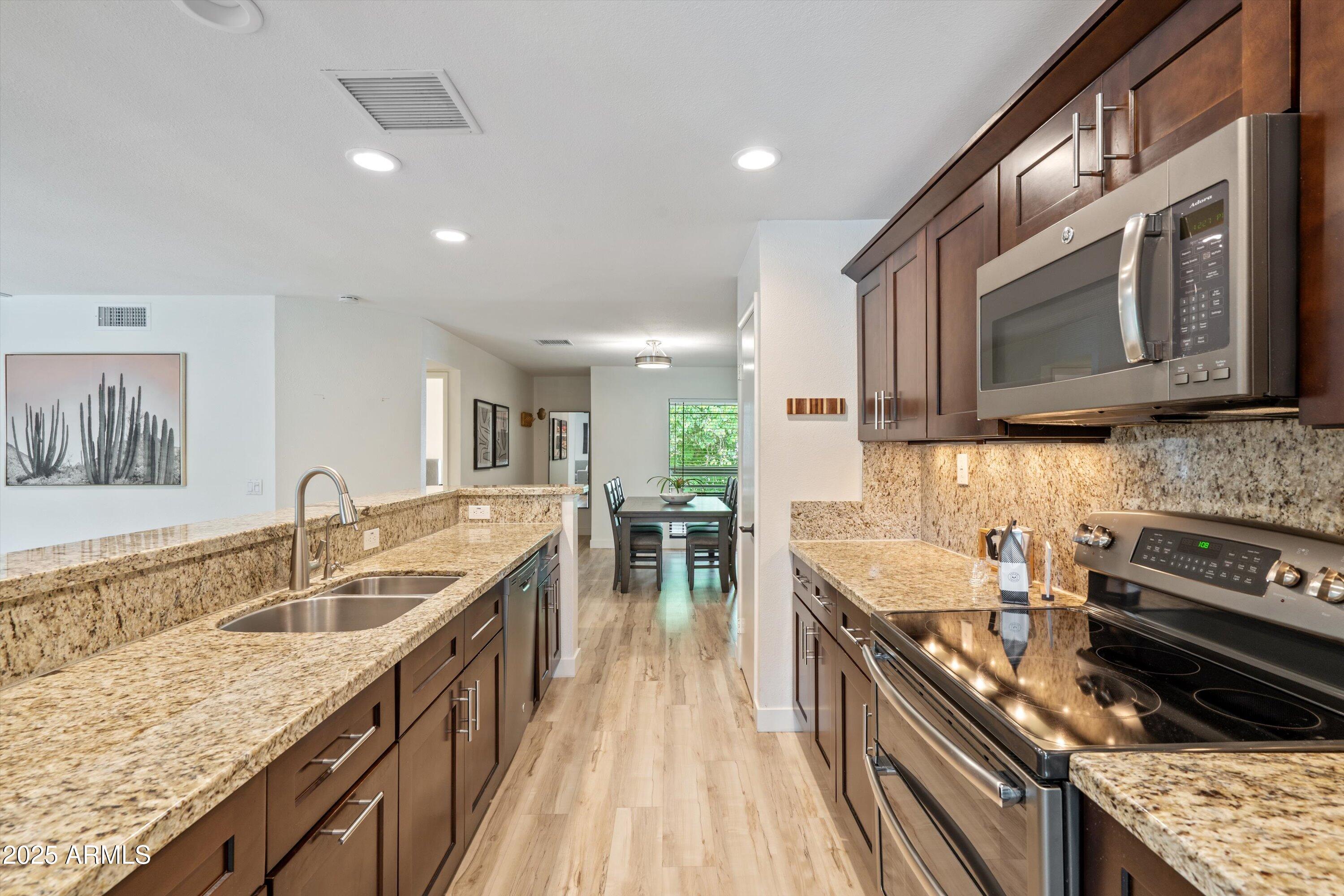 5201 N 24TH Street, 206