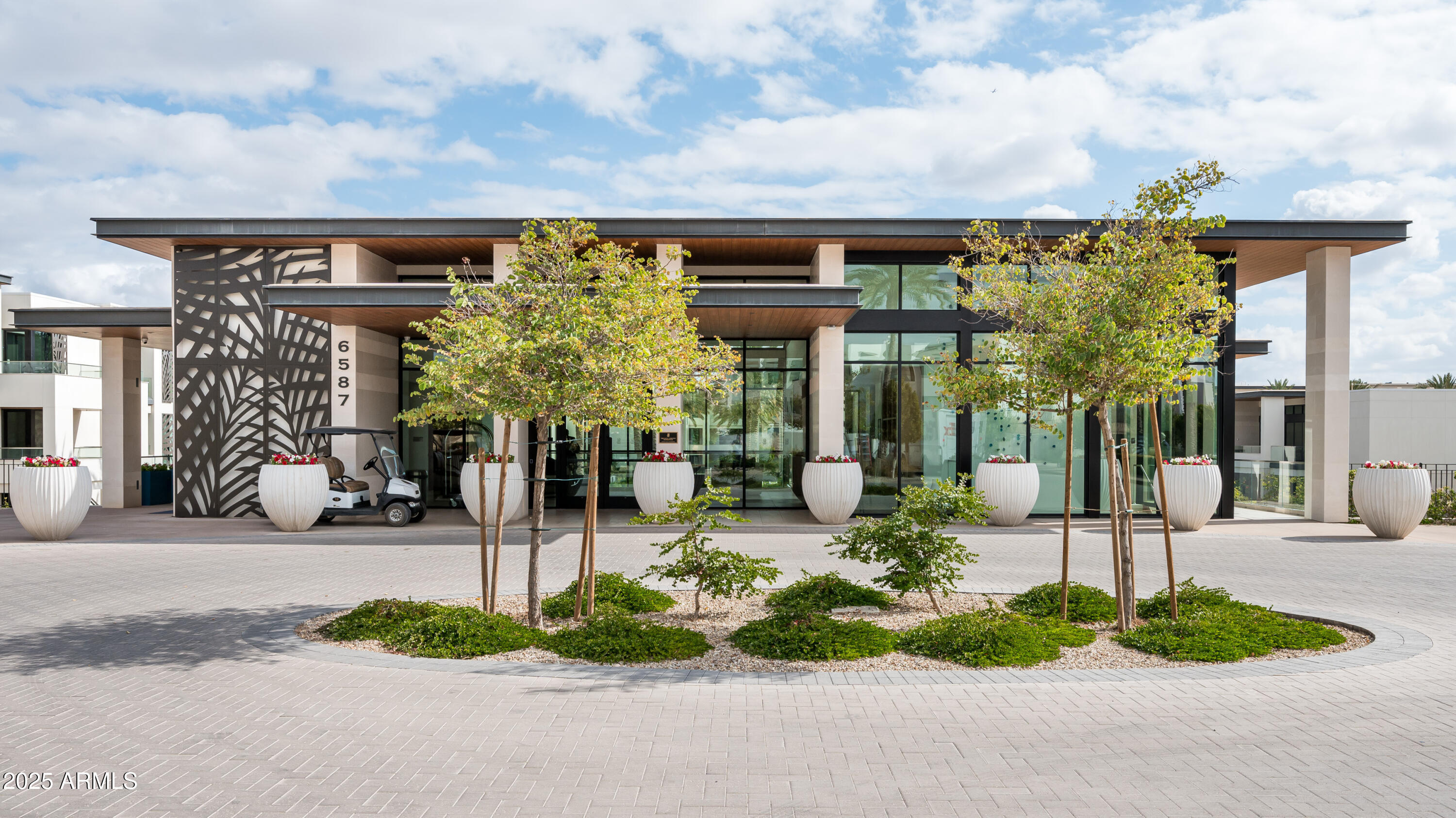 6587 N PALMERAIE Boulevard, 2032