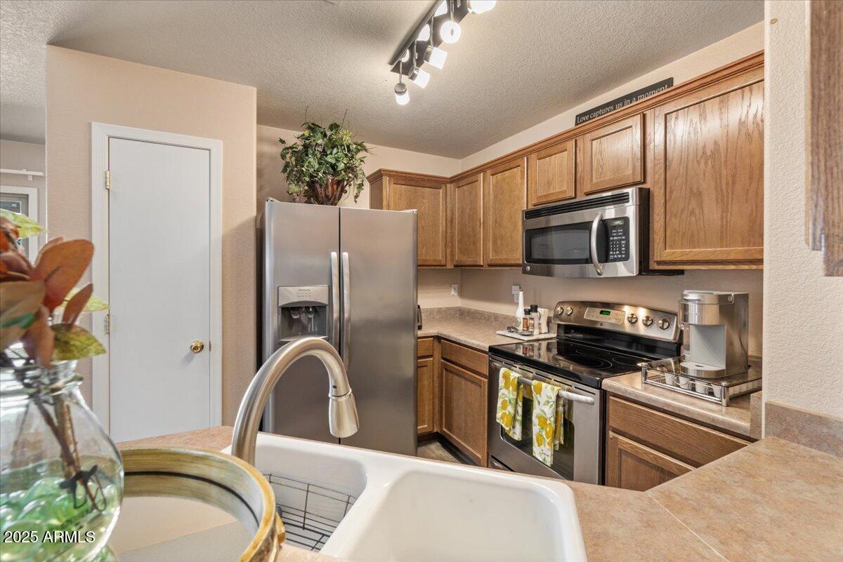 46150 W WINDMILL Drive