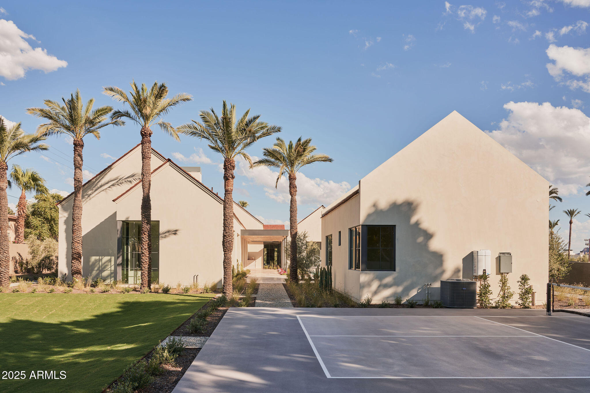 4600 N Rubicon Avenue, 2