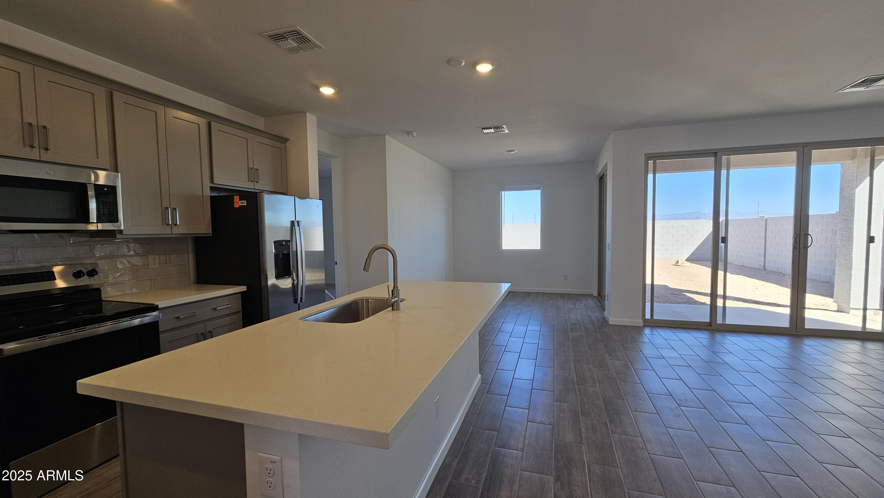 6498 E FIDDLENECK Way