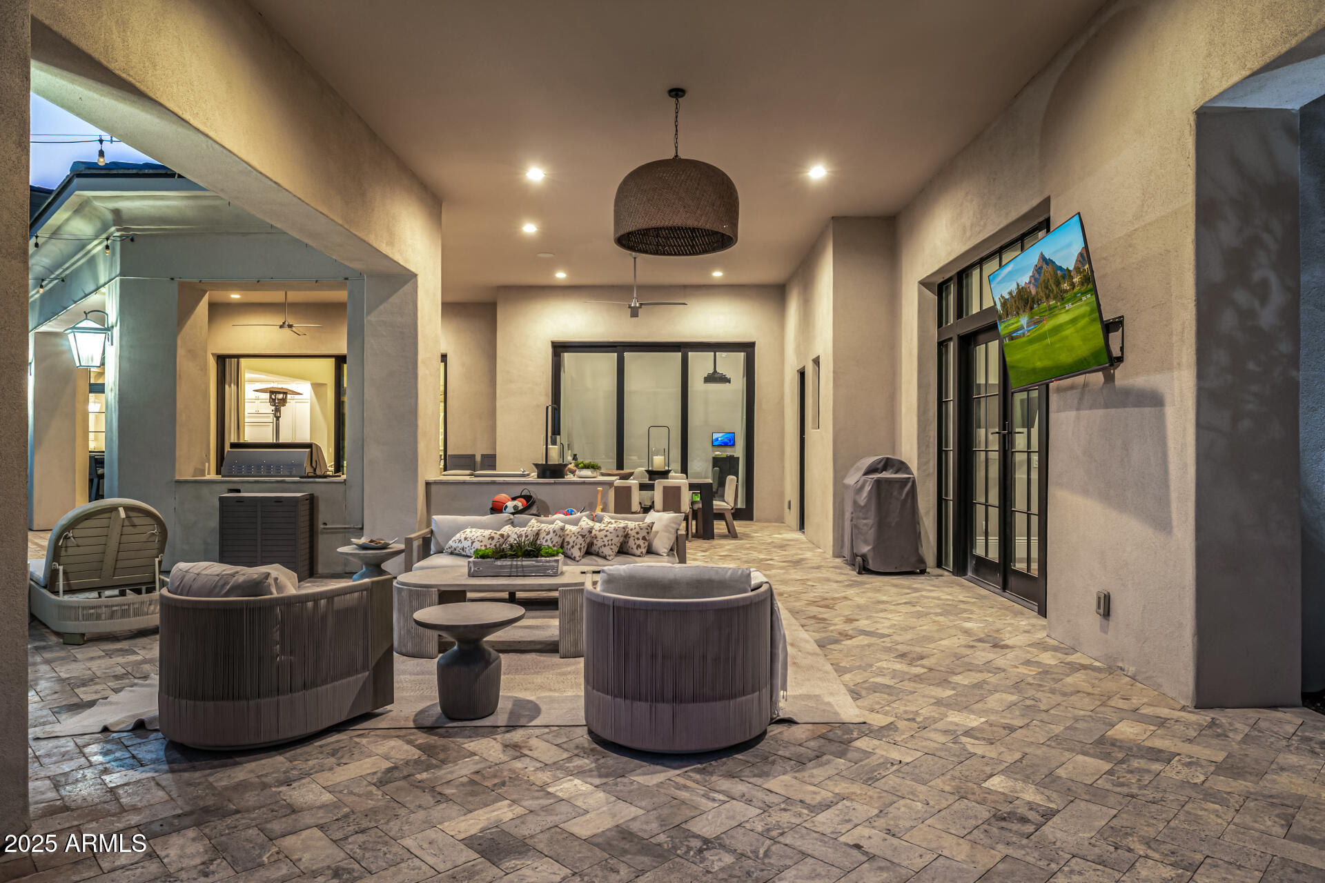 577 W HORSESHOE Place