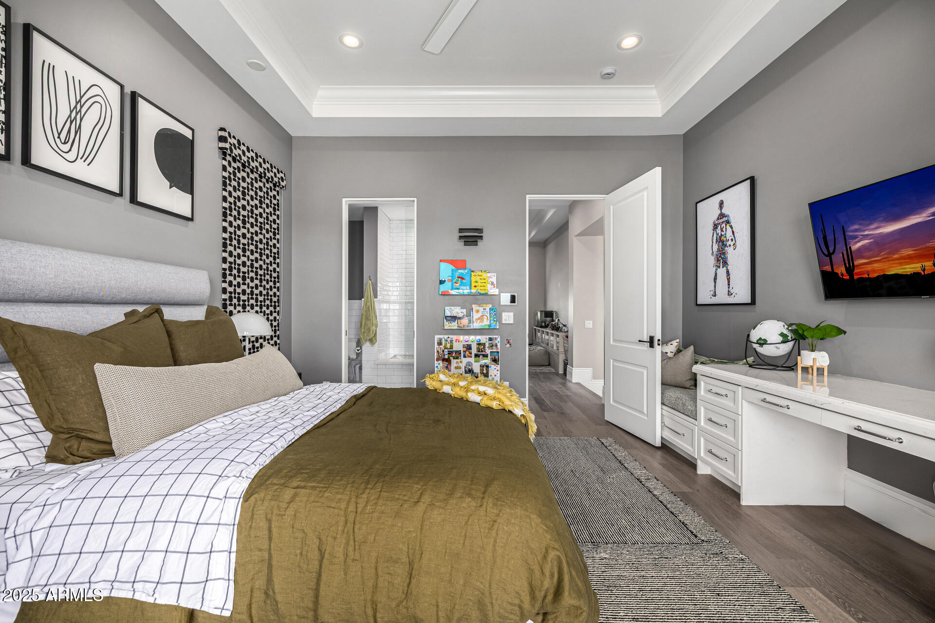 577 W HORSESHOE Place