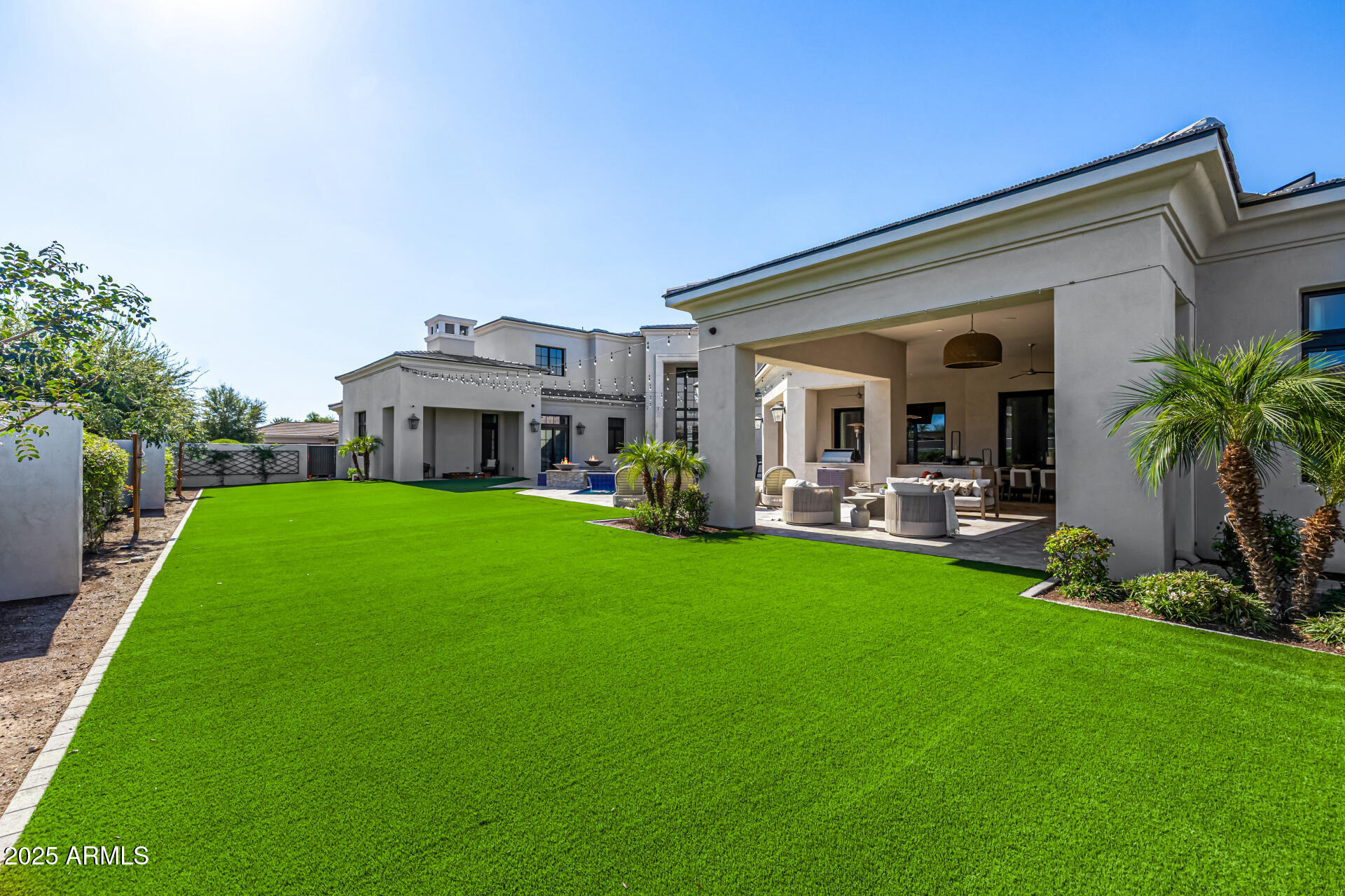 577 W HORSESHOE Place